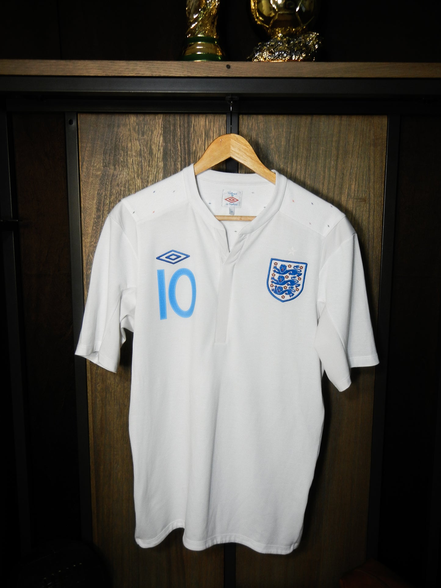 England 2010/11 Home Jersey – Wayne Rooney #10 – Medium – White Umbro Shirt (MPN: 8828227)