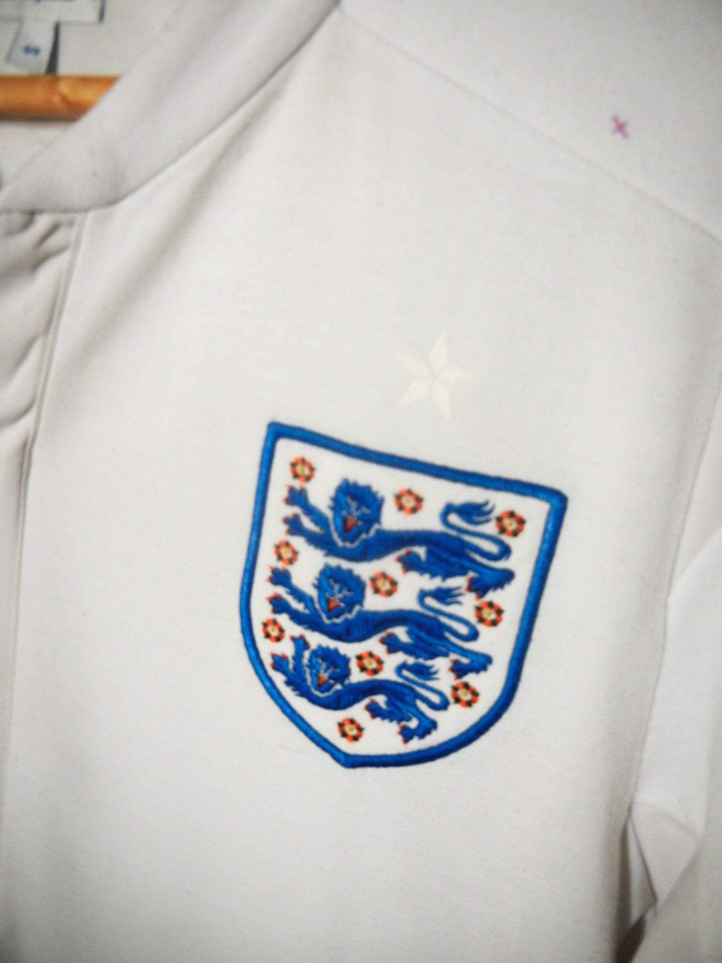 England 2010/11 Home Jersey – Wayne Rooney #10 – Medium – White Umbro Shirt (MPN: 8828227)