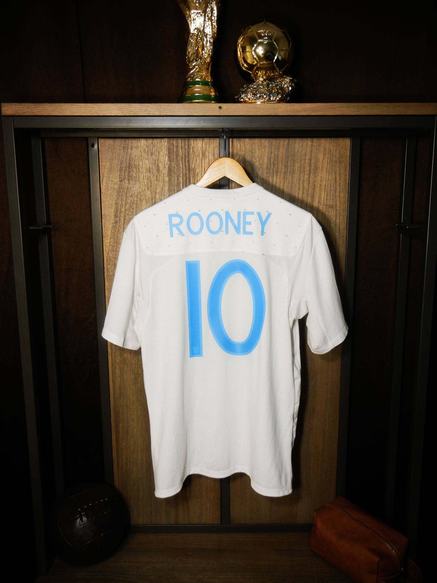 England 2010/11 Home Jersey – Wayne Rooney #10 – Medium – White Umbro Shirt (MPN: 8828227)