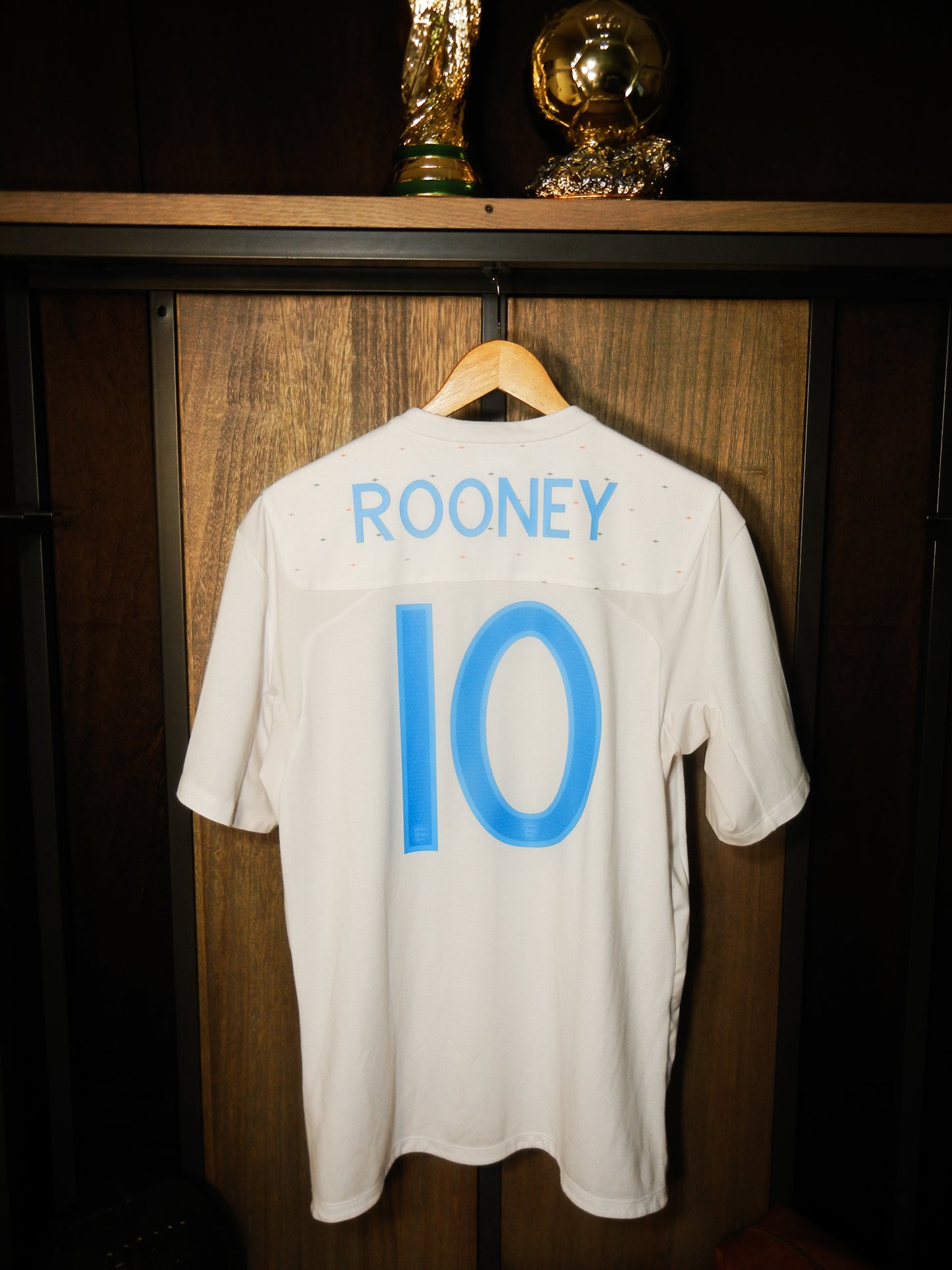 England 2010/11 Home Jersey – Wayne Rooney #10 – Medium – White Umbro Shirt (MPN: 8828227)