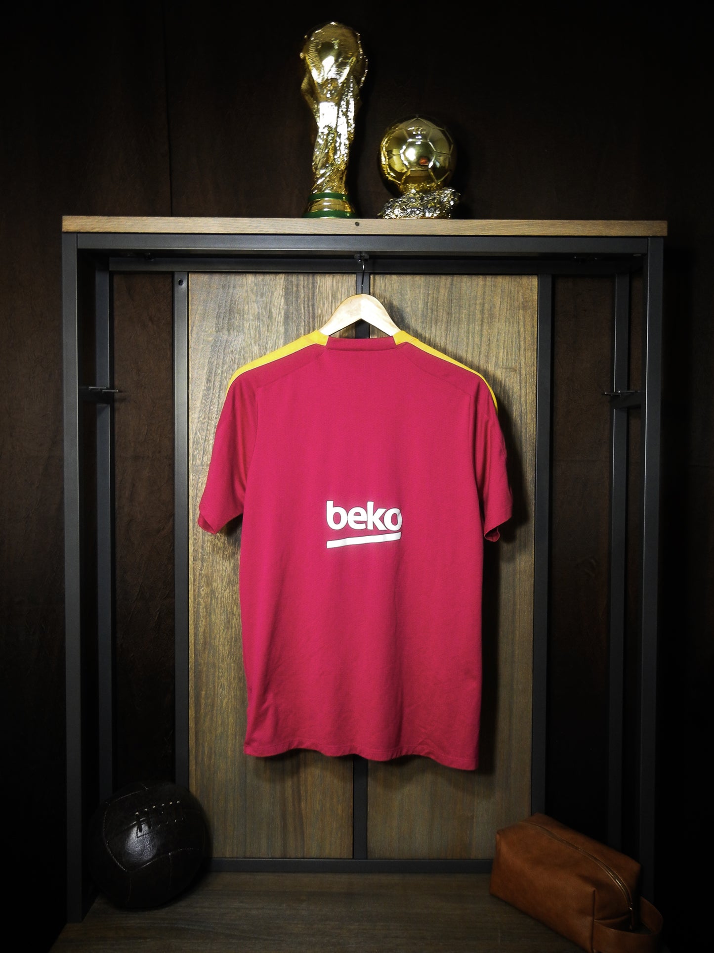 Barcelona 2016/17 Away Training Top – Size XL – Purple Nike Shirt (MPN: 686600-560)