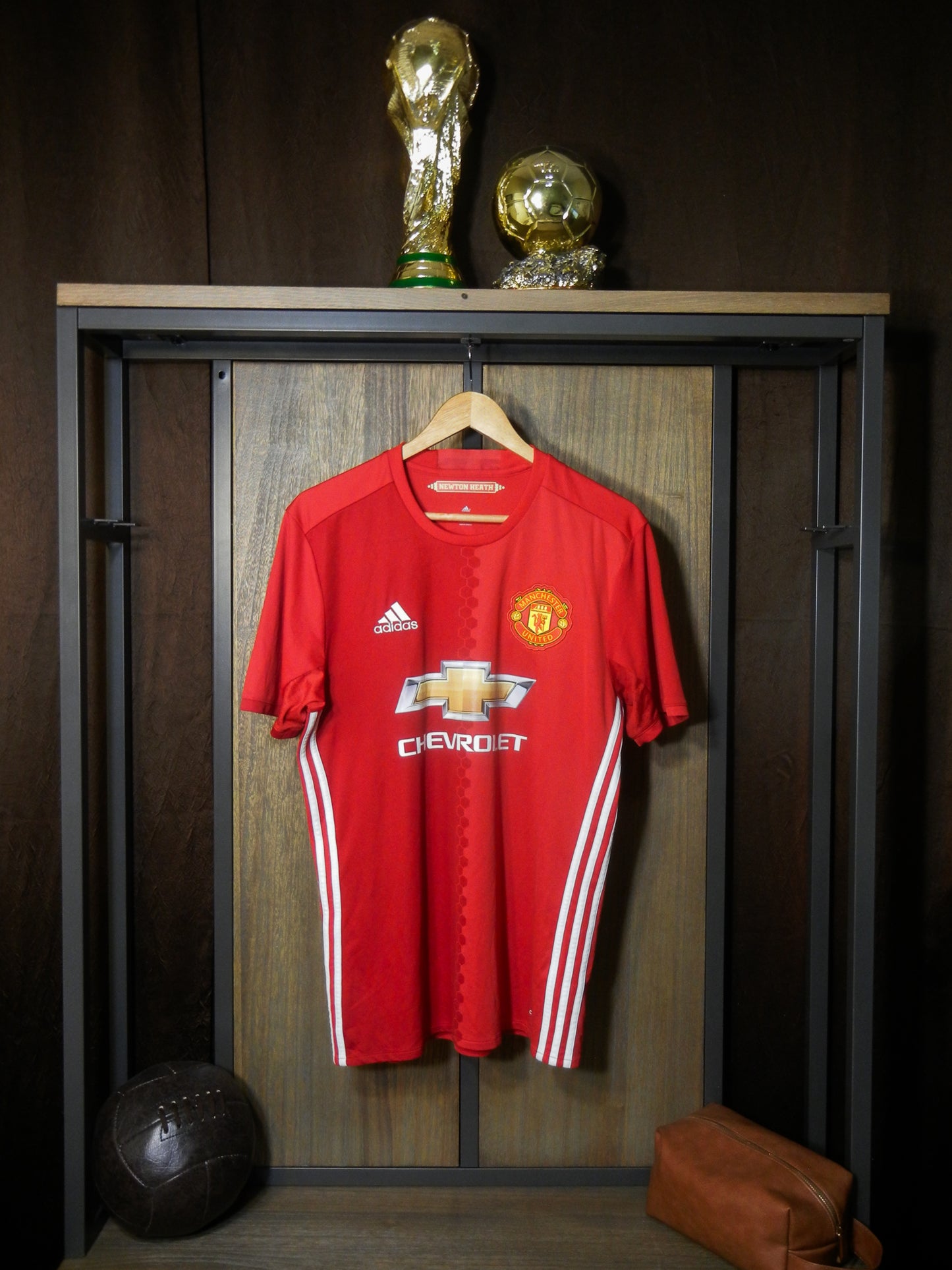 Manchester United 2016/17 Home Jersey – Paul Pogba #6 – Medium – Red Adidas Shirt (MPN: AI6720)
