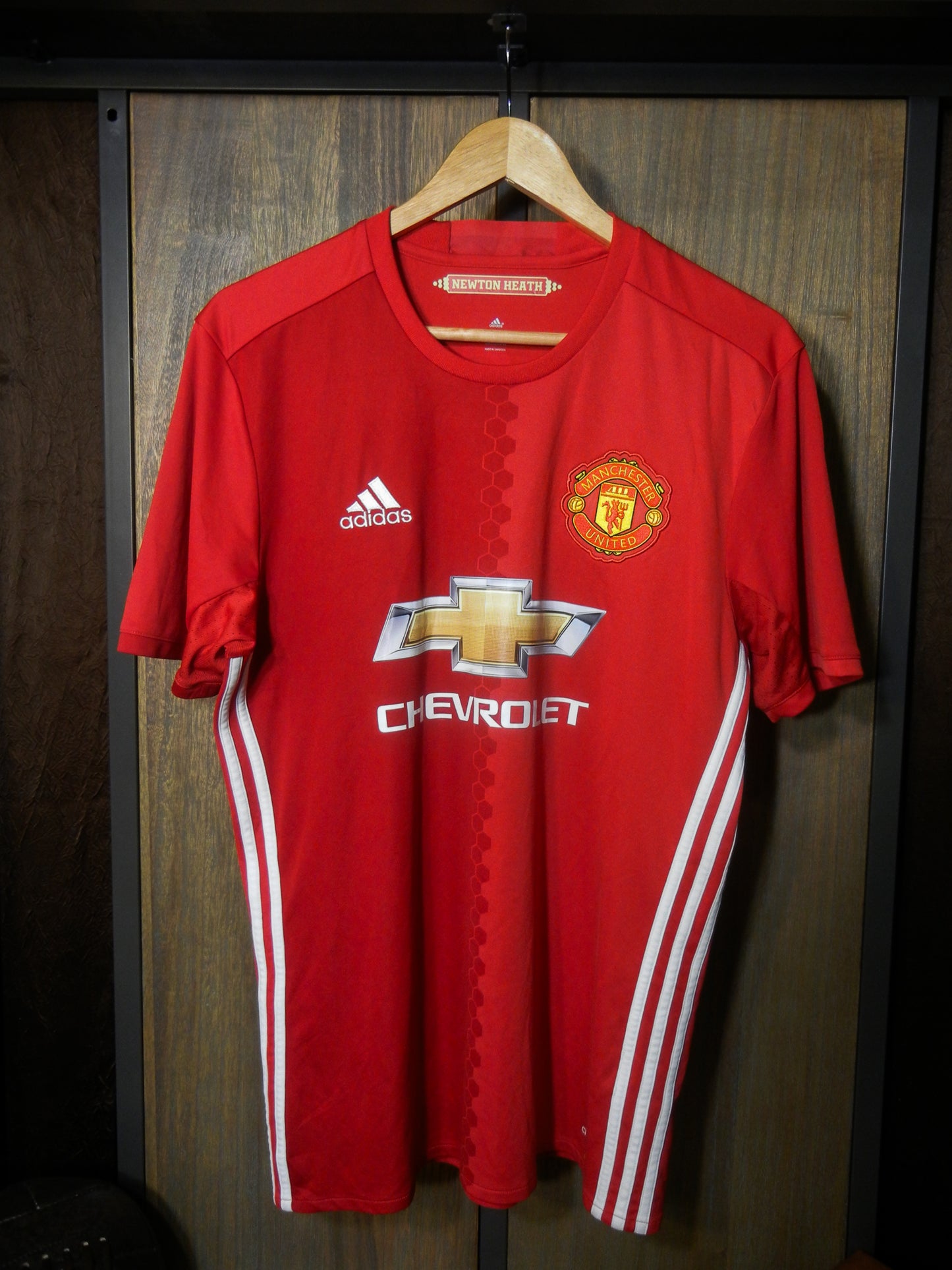 Manchester United 2016/17 Home Jersey – Paul Pogba #6 – Medium – Red Adidas Shirt (MPN: AI6720)