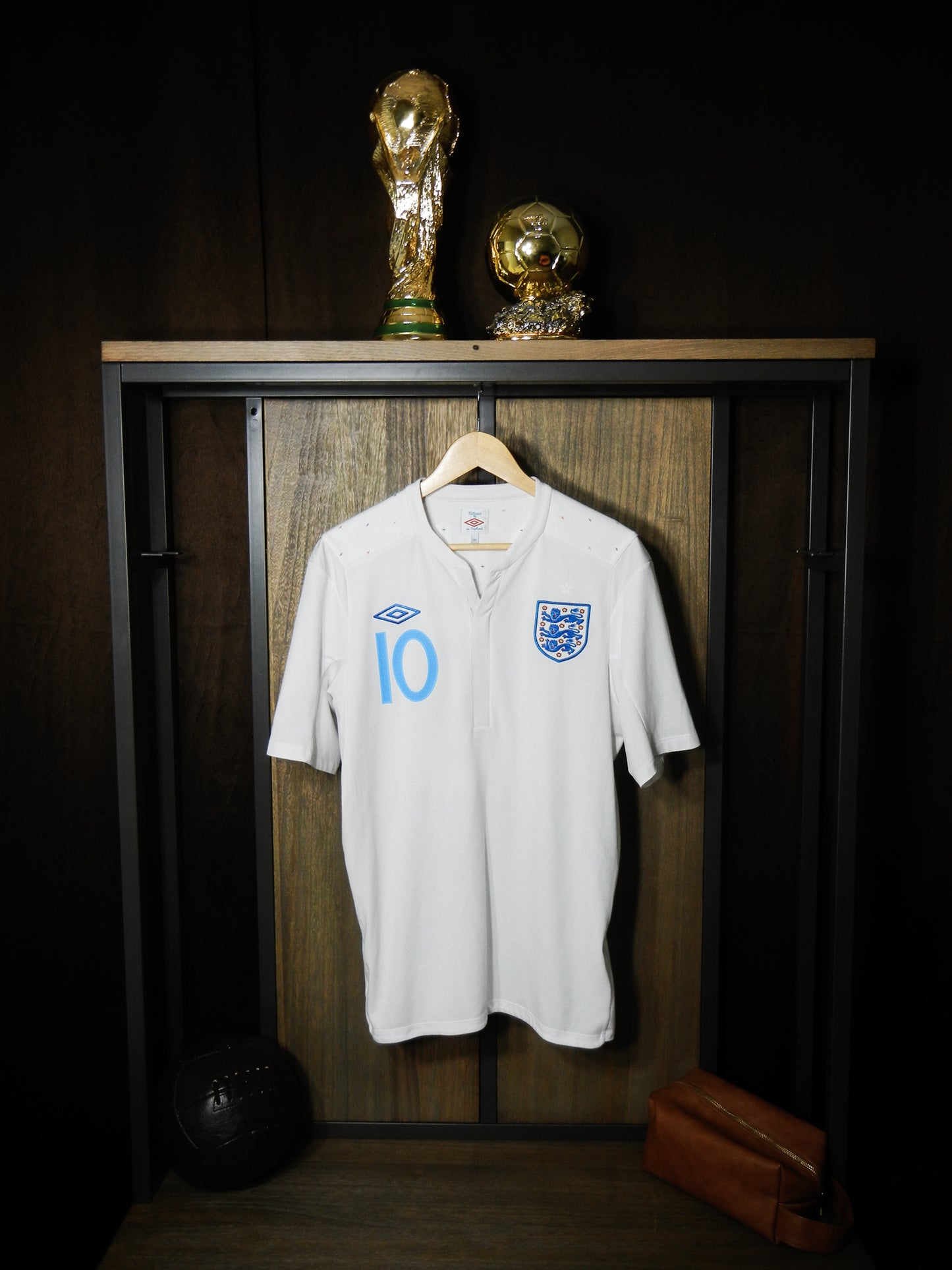 England 2010/11 Home Jersey – Wayne Rooney #10 – Medium – White Umbro Shirt (MPN: 8828227)