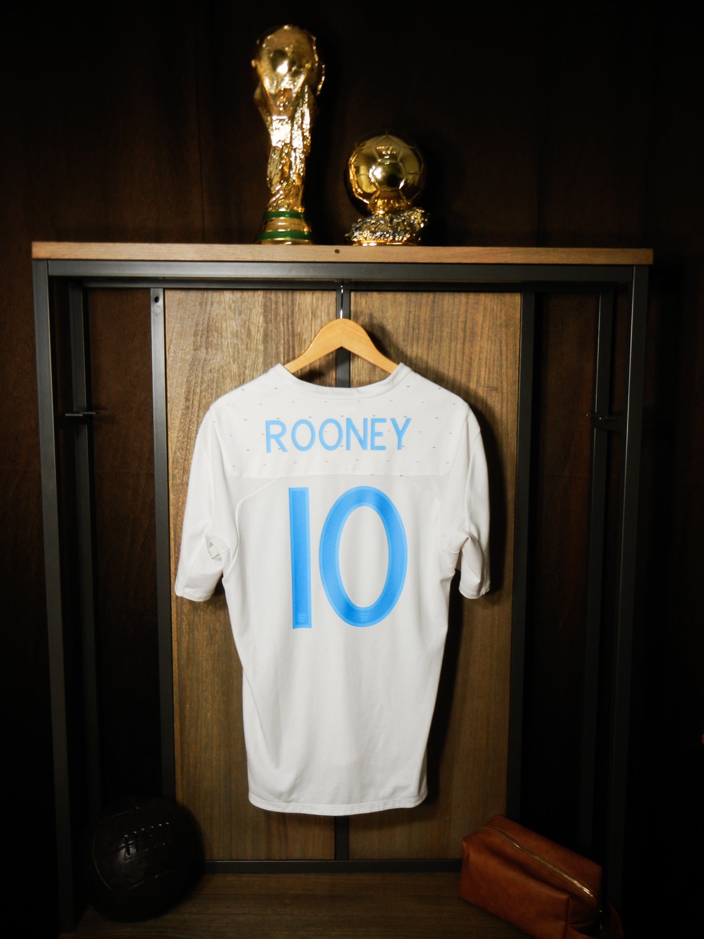 England 2010/11 Home Jersey – Wayne Rooney #10 – Medium – White Umbro Shirt (MPN: 8828227)