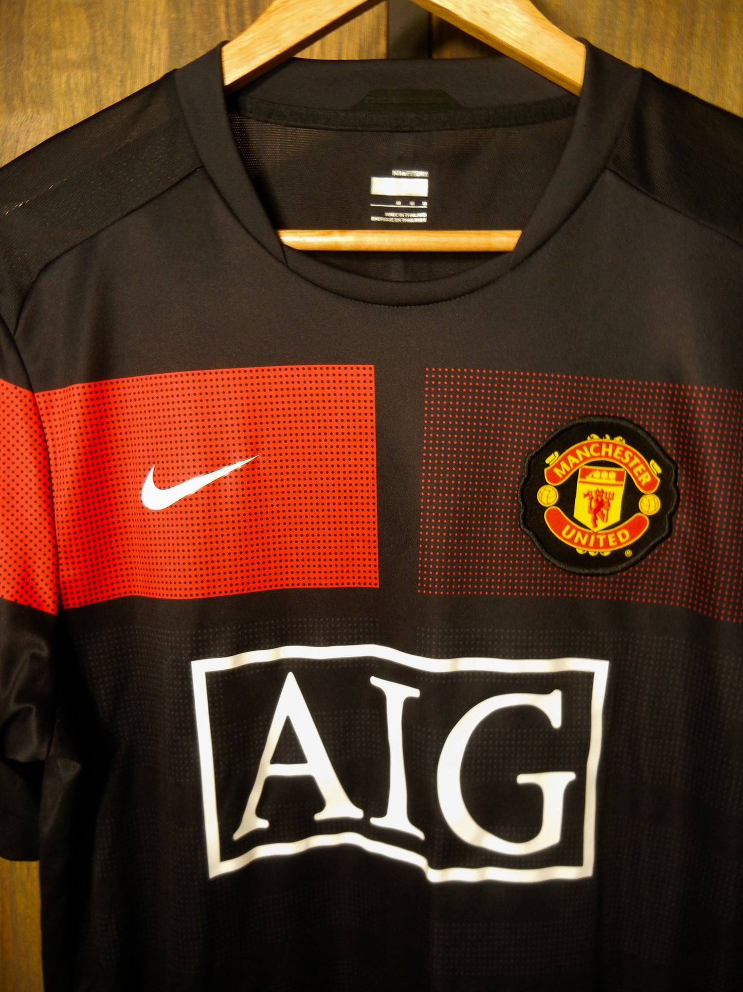 Manchester United 2009/10 Black Training Top – Size M – AIG Nike Shirt – (MPN: 355105-010)