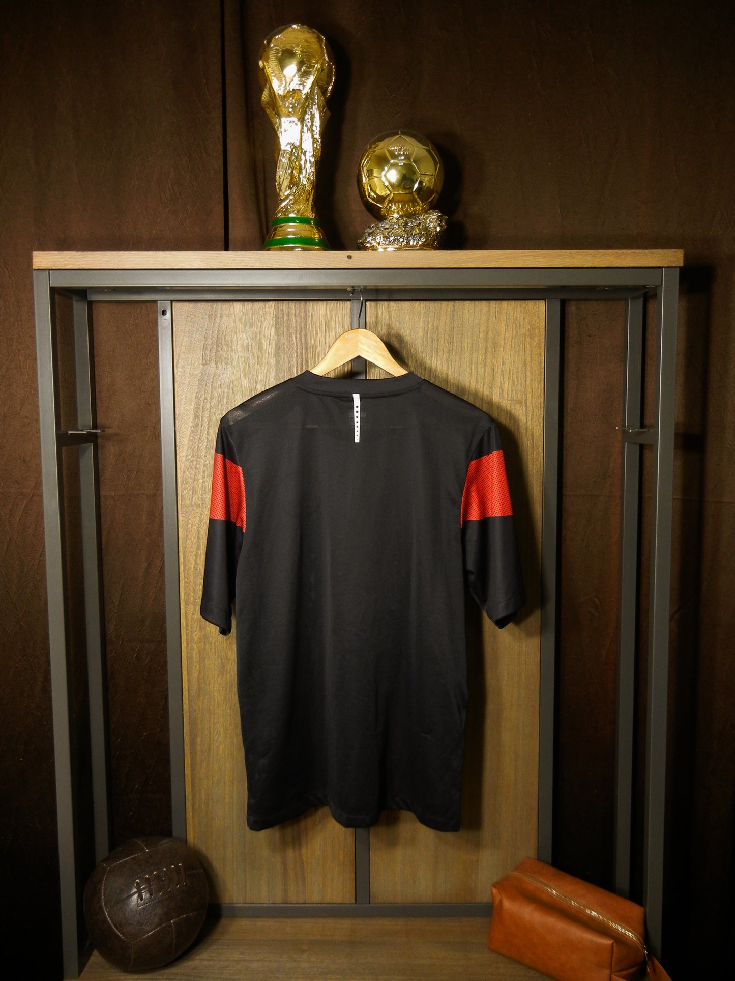 Manchester United 2009/10 Black Training Top – Size M – AIG Nike Shirt – (MPN: 355105-010)