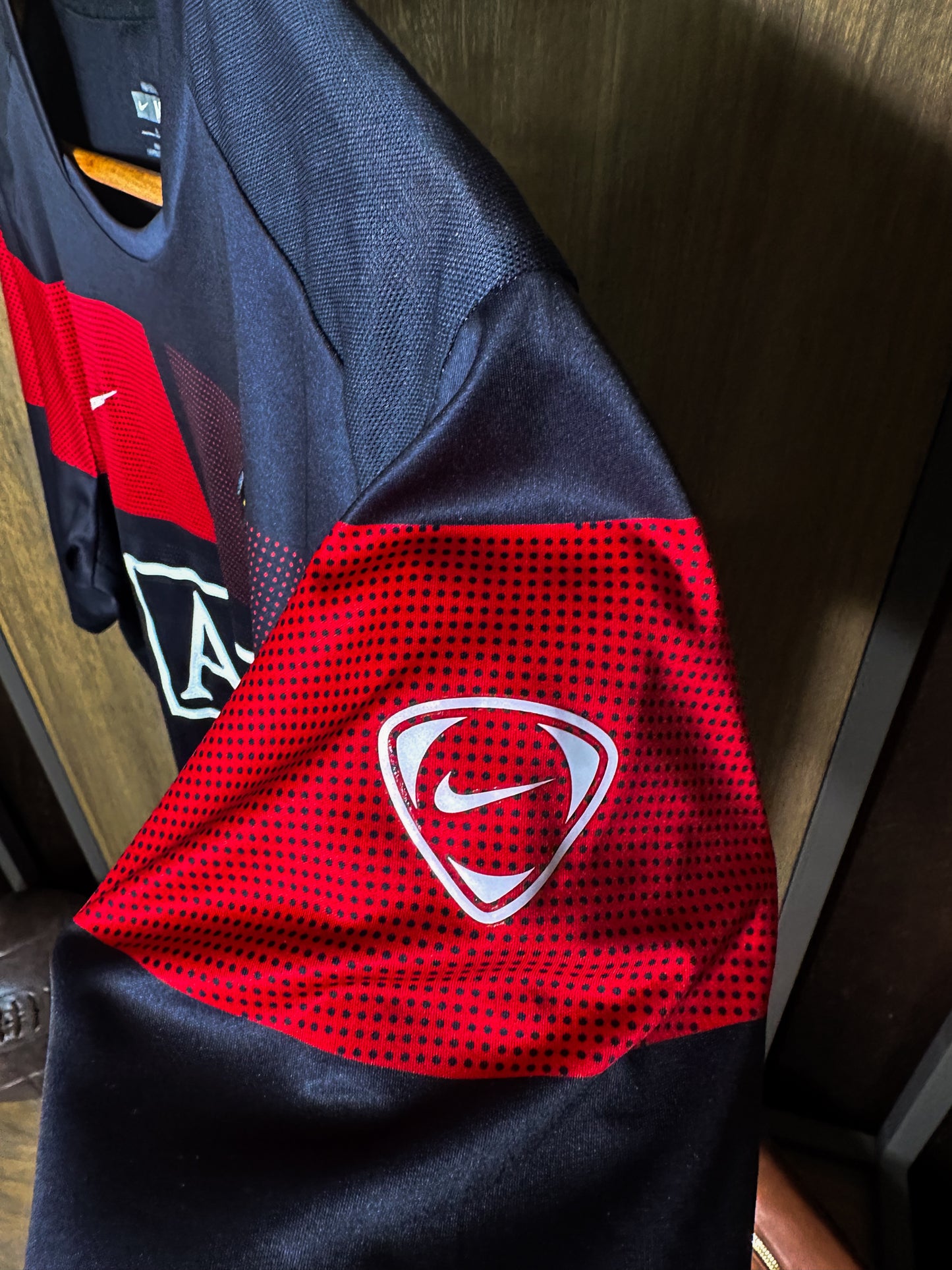 Manchester United 2009/10 Black Training Top – Size M – AIG Nike Shirt – (MPN: 355105-010)