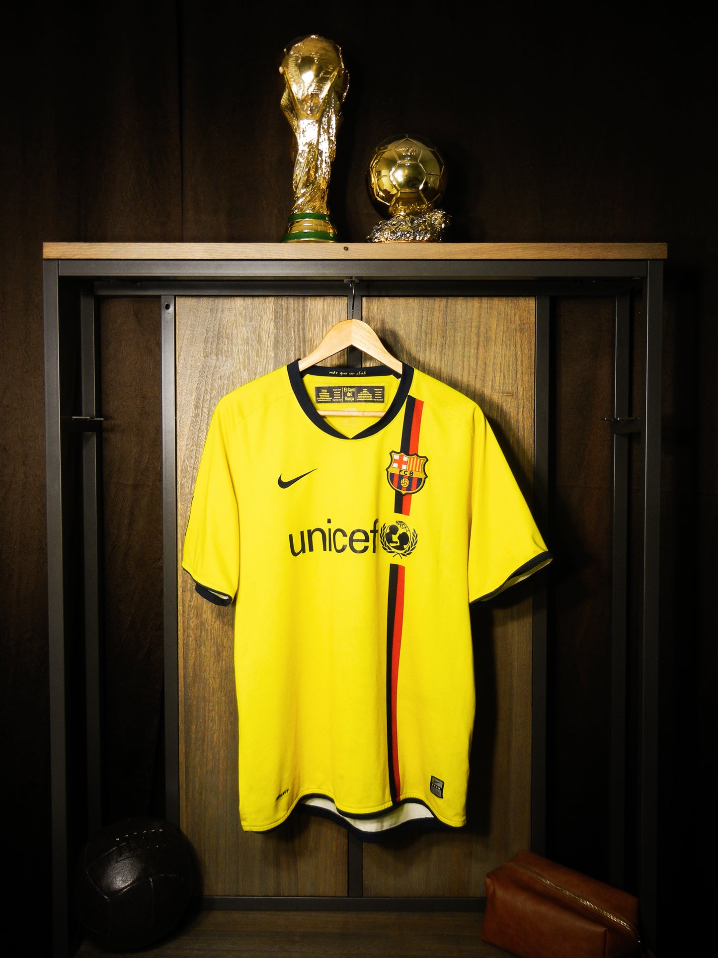 Barcelona 2008/09 Away Jersey – Lionel Messi #10 – Size L – Yellow Nike Shirt – (MPN: 286787-760)