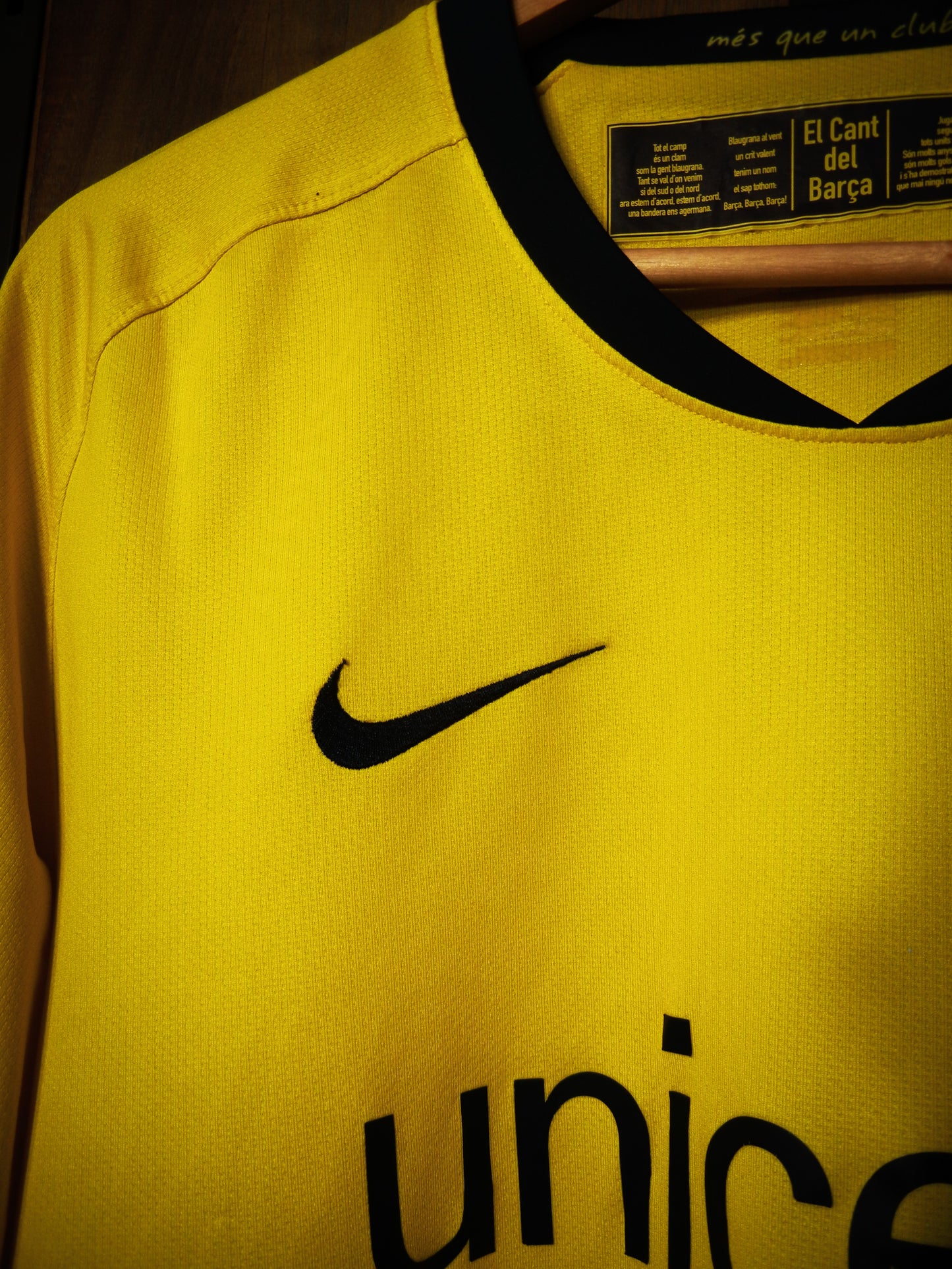 Barcelona 2008/09 Away Jersey – Lionel Messi #10 – Size L – Yellow Nike Shirt – (MPN: 286787-760)
