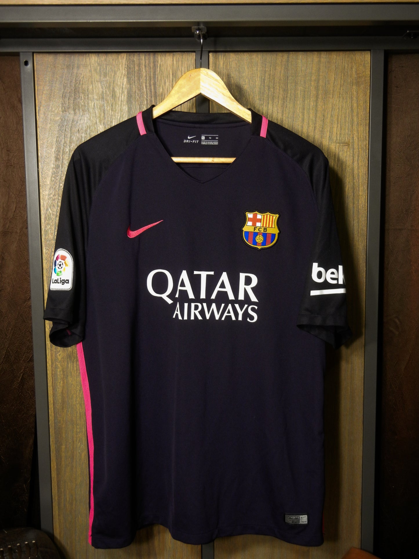 Barcelona 2016/17 Away Jersey – Luis Suárez #9 – Size XL – Purple Nike Shirt (MPN: 776844-525)