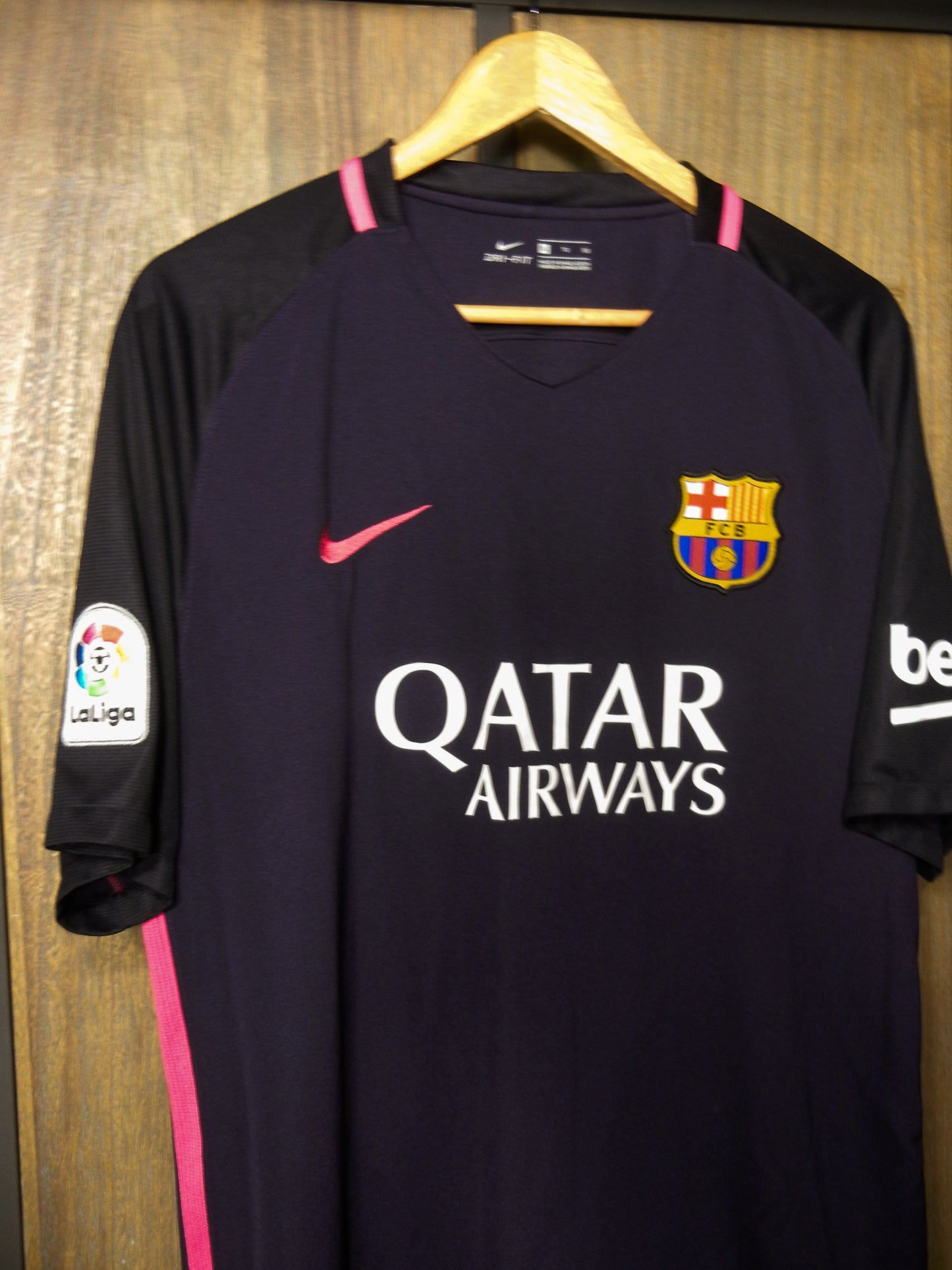 Barcelona 2016/17 Away Jersey – Luis Suárez #9 – Size XL – Purple Nike Shirt (MPN: 776844-525)