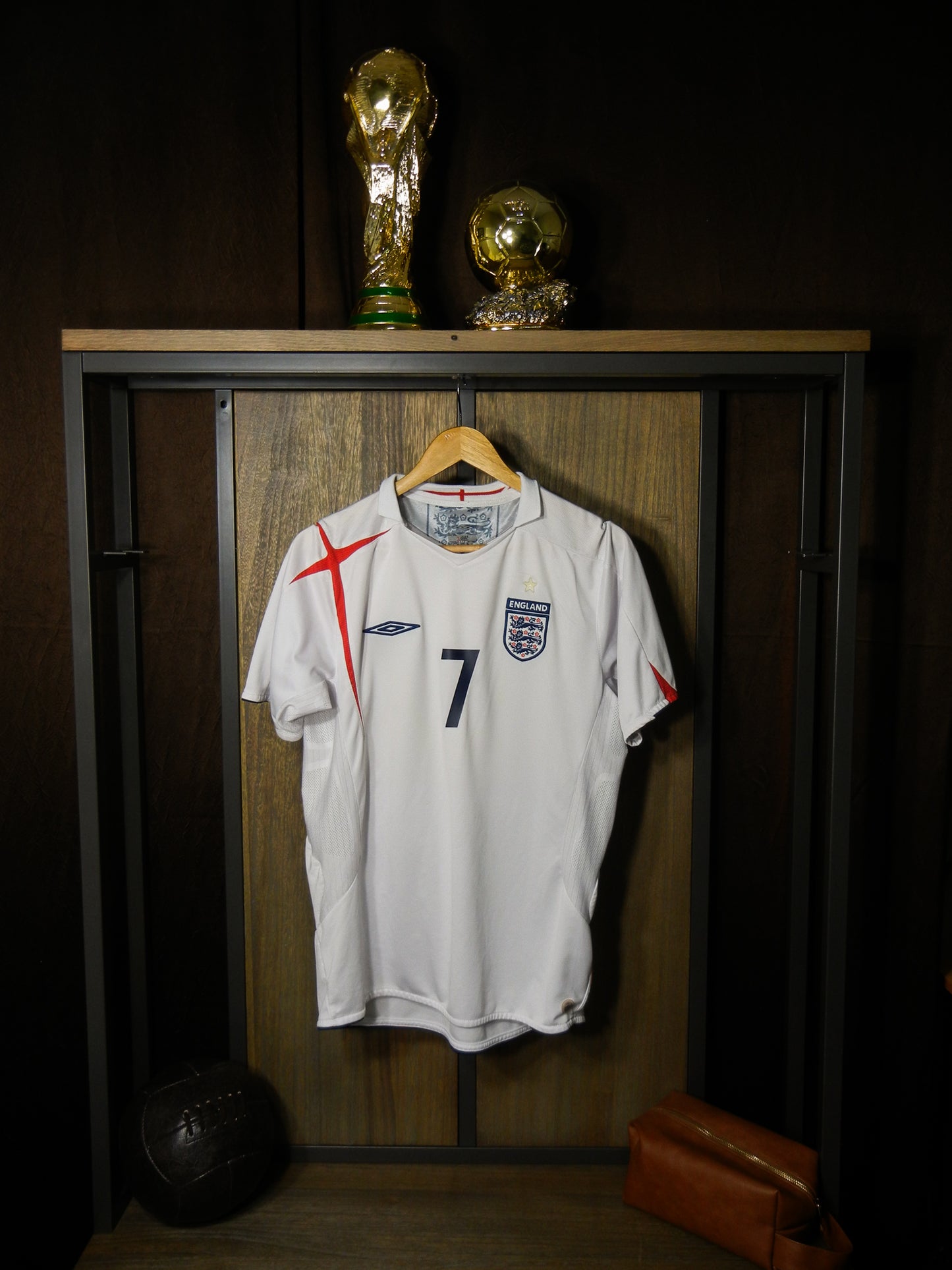 England 2005/07 Home Jersey – David Beckham #7 – Size L – White Umbro Shirt (MPN: 8368081)