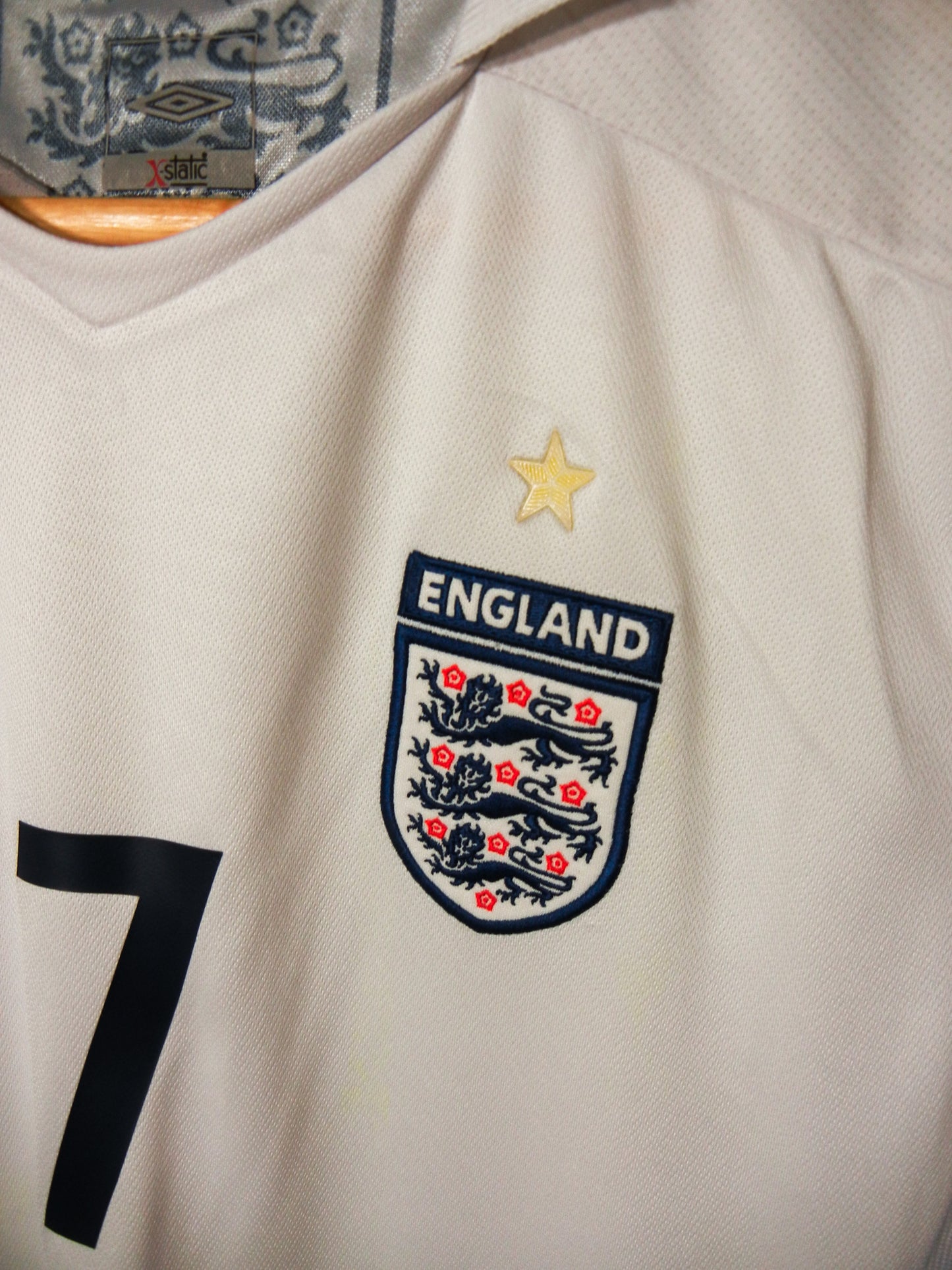 England 2005/07 Home Jersey – David Beckham #7 – Size L – White Umbro Shirt (MPN: 8368081)