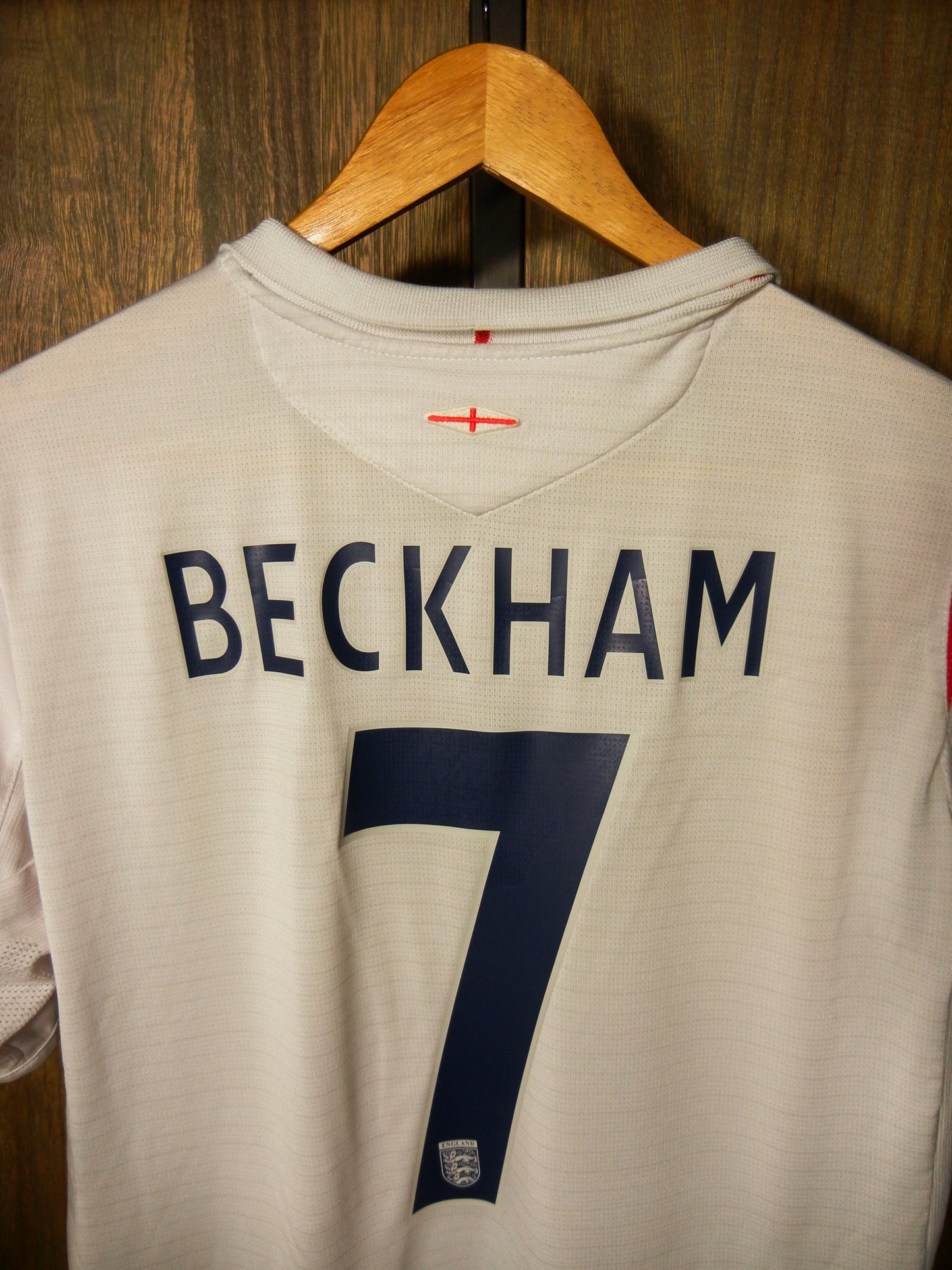 England 2005/07 Home Jersey – David Beckham #7 – Size L – White Umbro Shirt (MPN: 8368081)