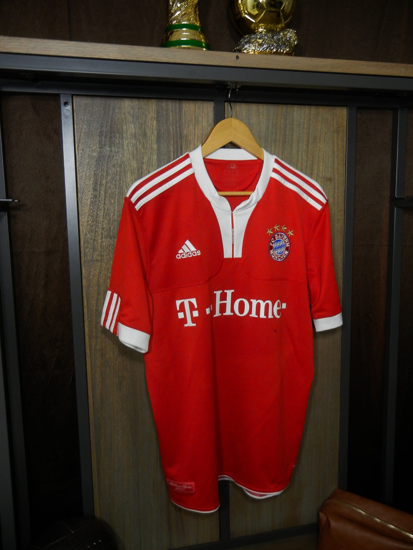 Bayern Munich 2009/10 Home Jersey – Philipp Lahm #21 – Size L – Red Adidas Shirt (MPN: E84214)