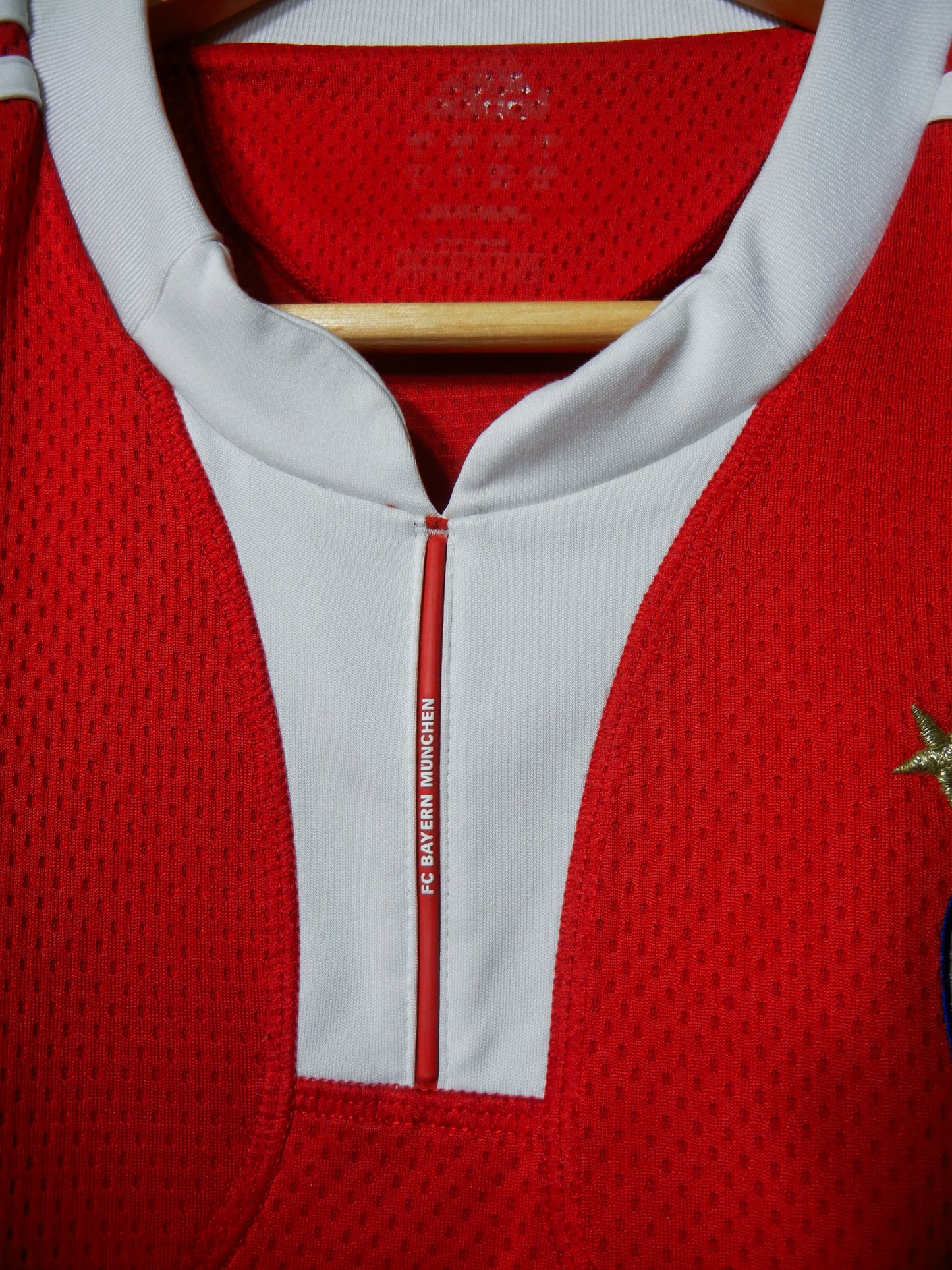 Bayern Munich 2009/10 Home Jersey – Philipp Lahm #21 – Size L – Red Adidas Shirt (MPN: E84214)