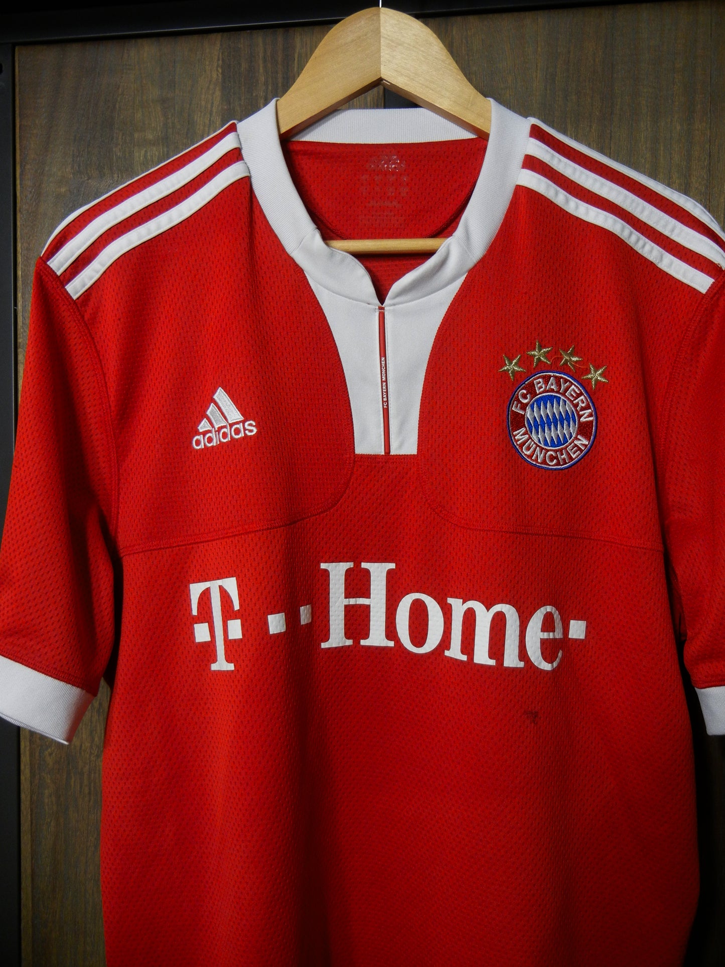 Bayern Munich 2009/10 Home Jersey – Philipp Lahm #21 – Size L – Red Adidas Shirt (MPN: E84214)