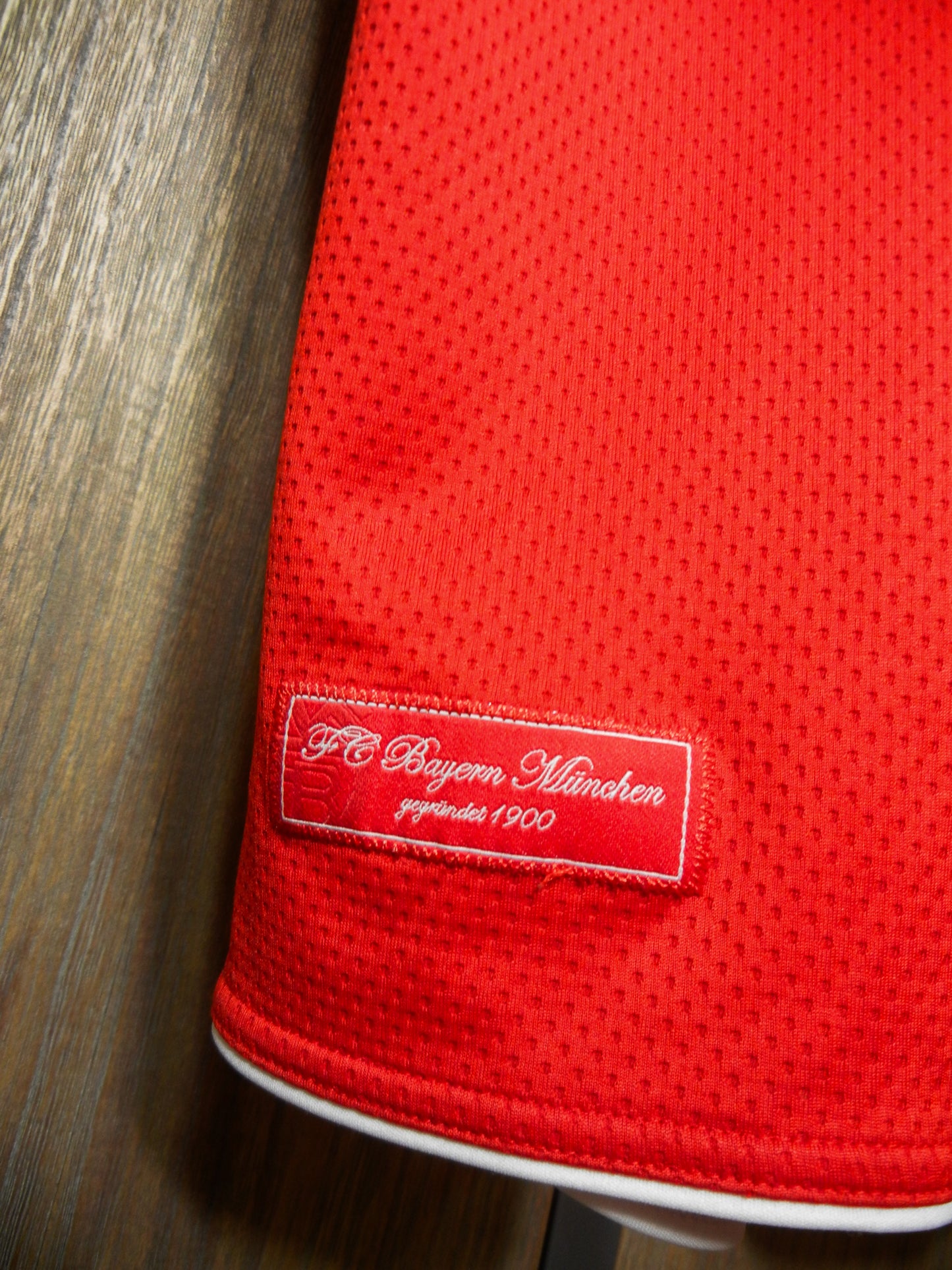 Bayern Munich 2009/10 Home Jersey – Philipp Lahm #21 – Size L – Red Adidas Shirt (MPN: E84214)