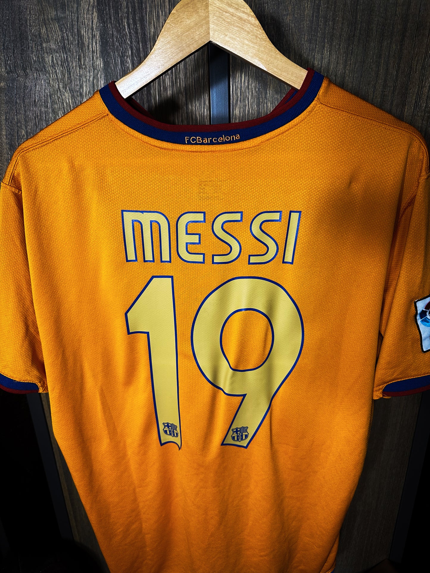 Barcelona 2006/2008 Away Jersey – Lionel Messi #19 – Size L – Orange Nike Shirt (MPN: 146982-819)