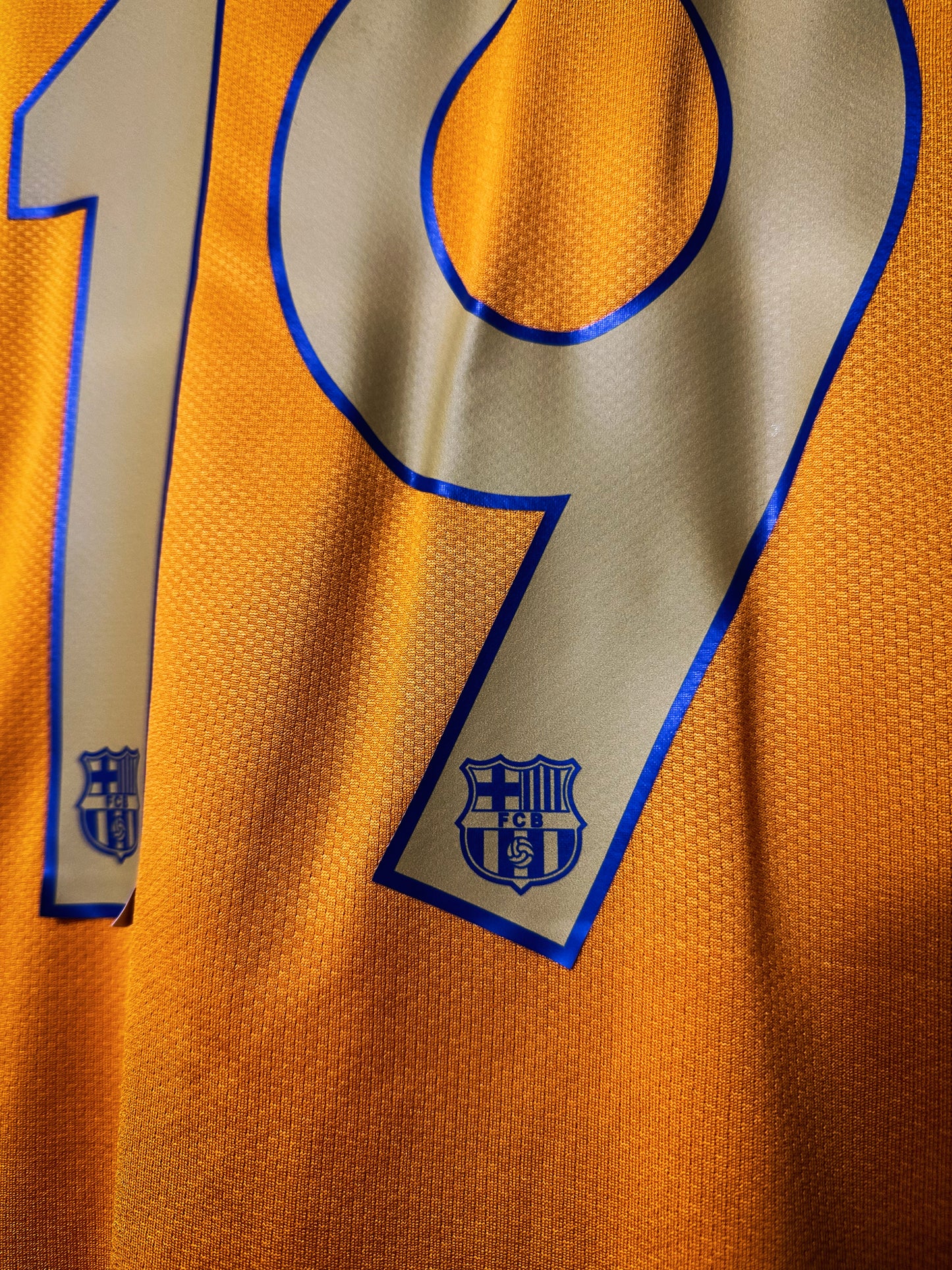 Barcelona 2006/2008 Away Jersey – Lionel Messi #19 – Size L – Orange Nike Shirt (MPN: 146982-819)