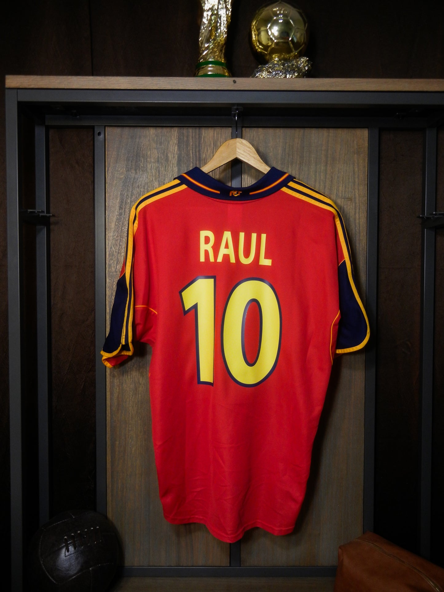 Spain 1999–2002 Home Jersey – Raúl #10 – Large – Red Adidas Shirt (MPN: 647200)