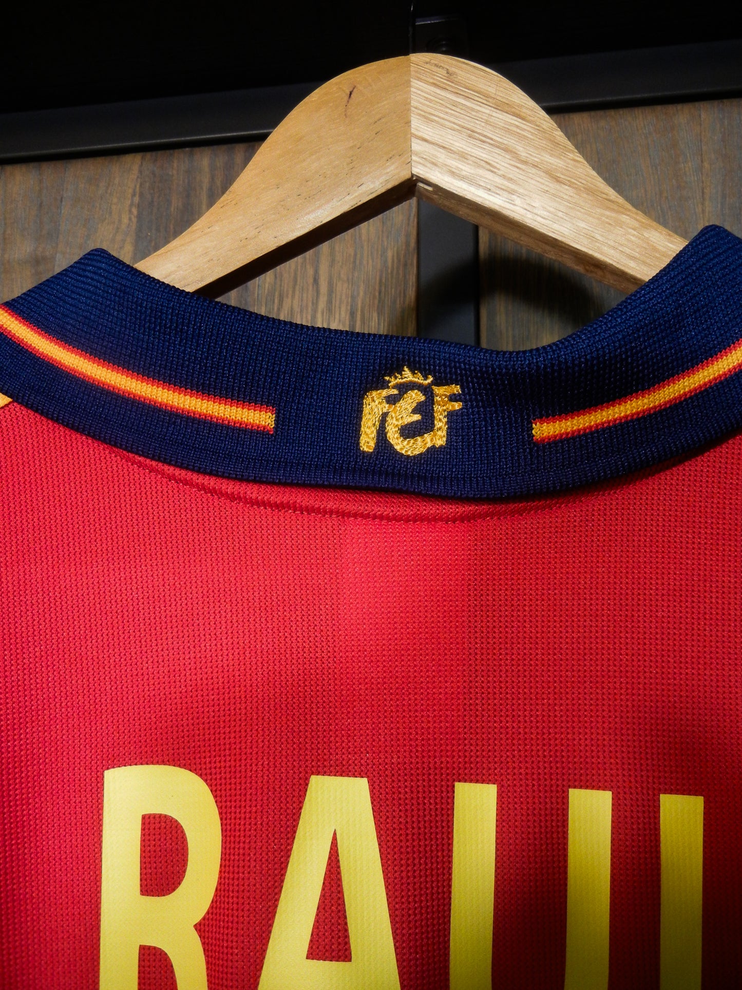 Spain 1999–2002 Home Jersey – Raúl #10 – Large – Red Adidas Shirt (MPN: 647200)
