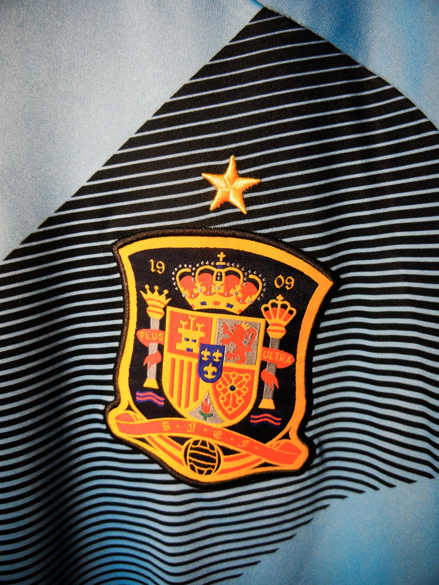 Spain 2012–2014 Away Jersey – Andrés Iniesta #6 – XXL – Baby Blue Adidas Shirt (MPN: X11346)