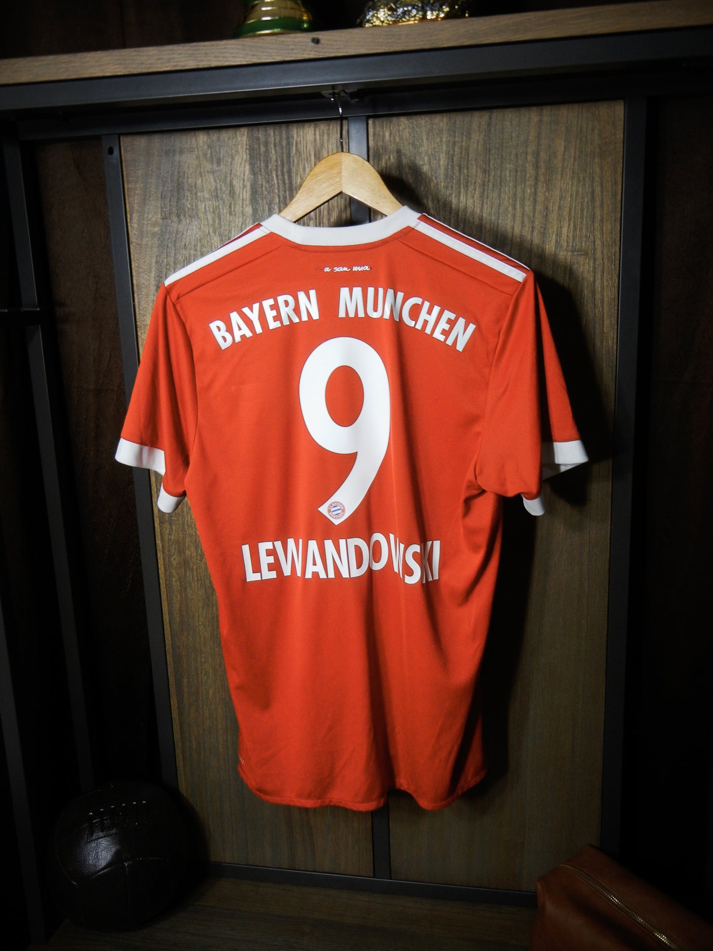 Bayern Munich 2017/18 Home Jersey – Lewandowski #9 – Medium – Red Adidas Shirt (MPN: AZ7961)