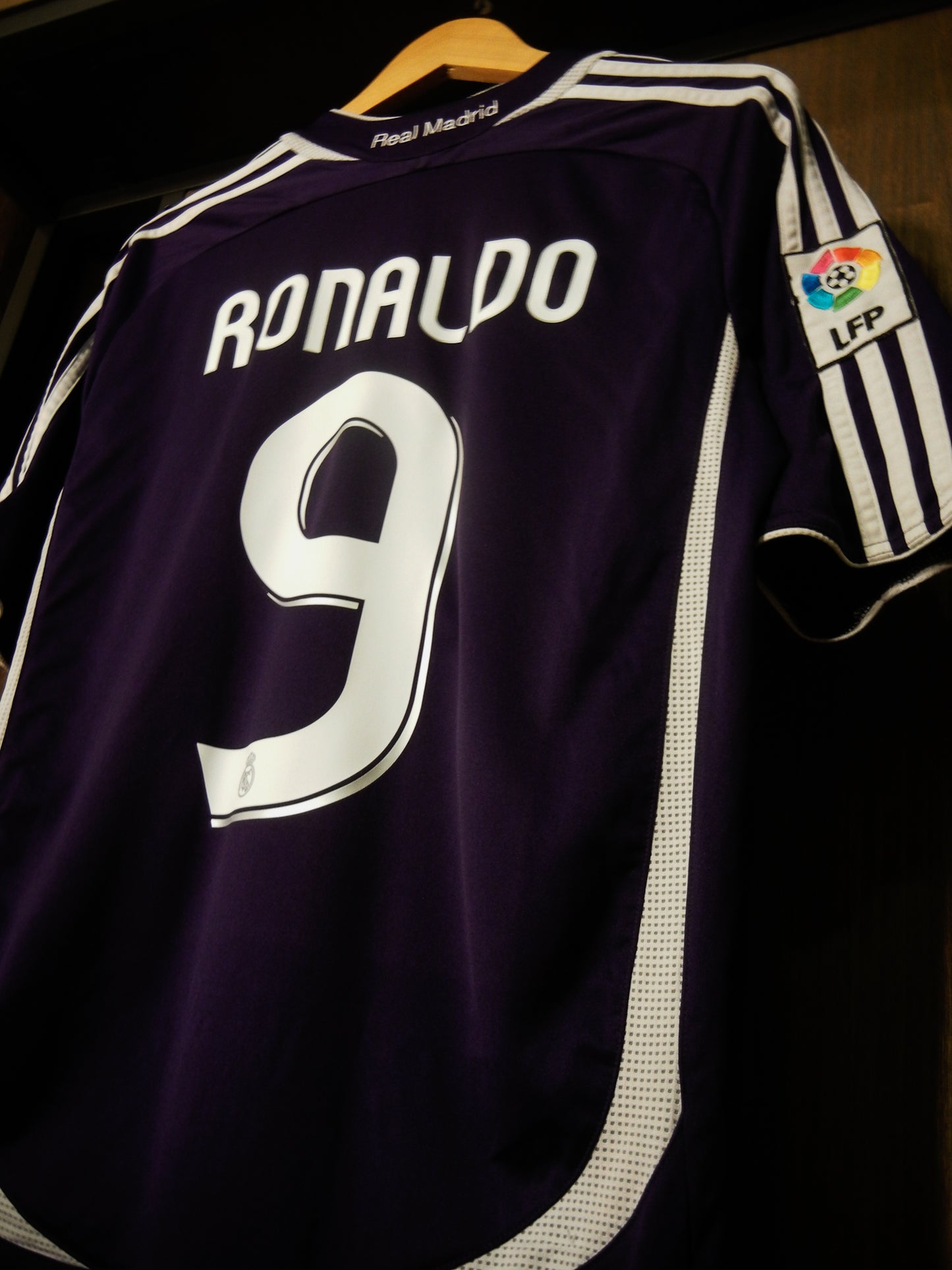 Real Madrid 2006/07 Third Jersey – Ronaldo #9 – Medium – Purple Adidas Shirt (MPN:055226)