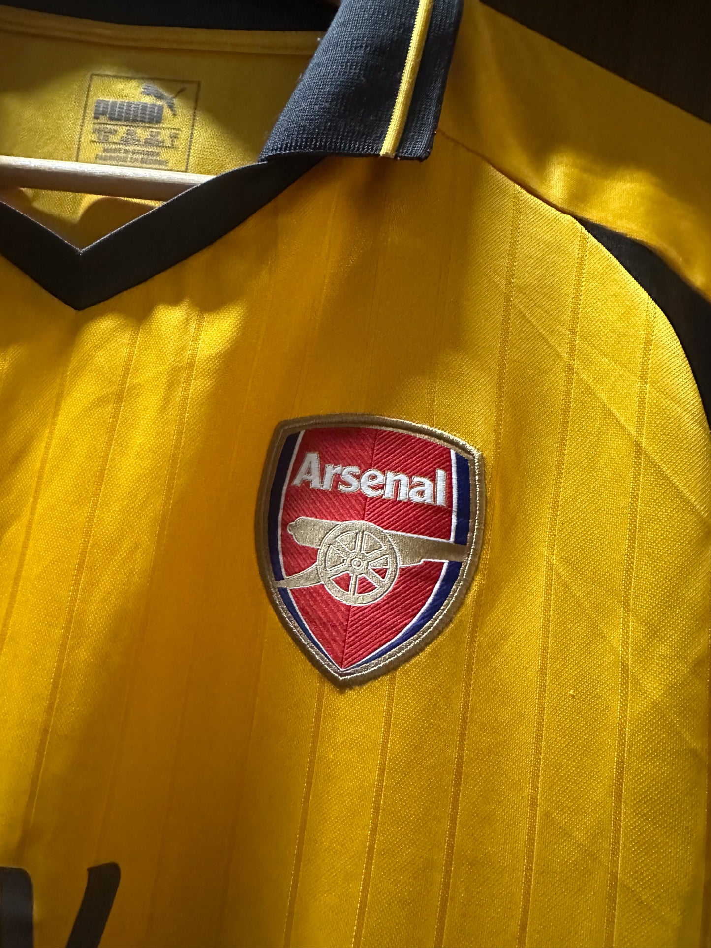 Arsenal 2016/17 Away Jersey – Alexis Sánchez #7 – Size L – Gray & Yellow Puma Shirt (MPN: 749714)