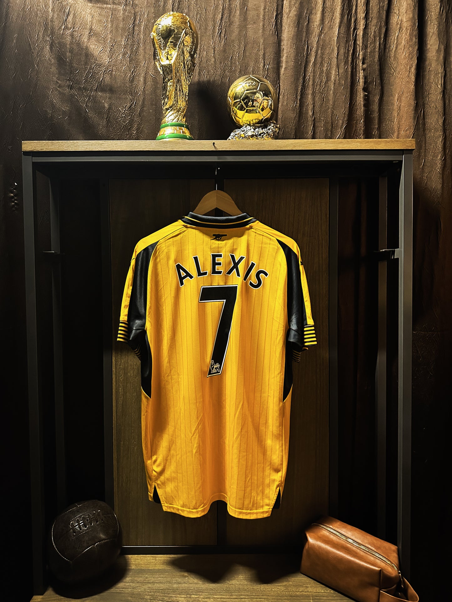 Arsenal 2016/17 Away Jersey – Alexis Sánchez #7 – Size L – Gray & Yellow Puma Shirt (MPN: 749714)