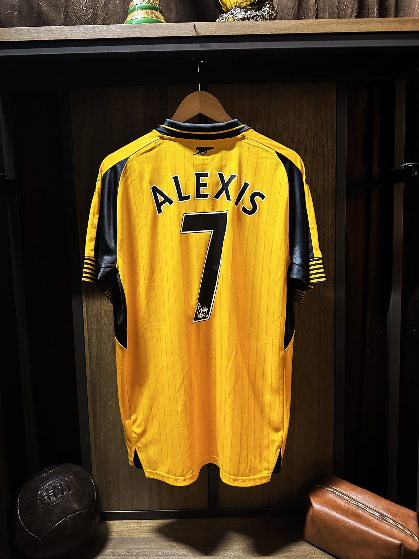 Arsenal 2016/17 Away Jersey – Alexis Sánchez #7 – Size L – Gray & Yellow Puma Shirt (MPN: 749714)