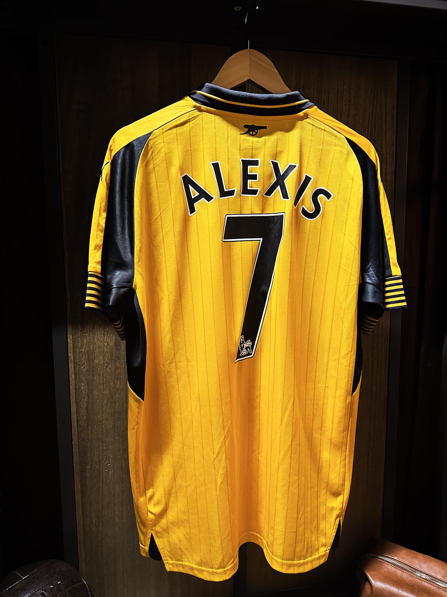 Arsenal 2016/17 Away Jersey – Alexis Sánchez #7 – Size L – Gray & Yellow Puma Shirt (MPN: 749714)