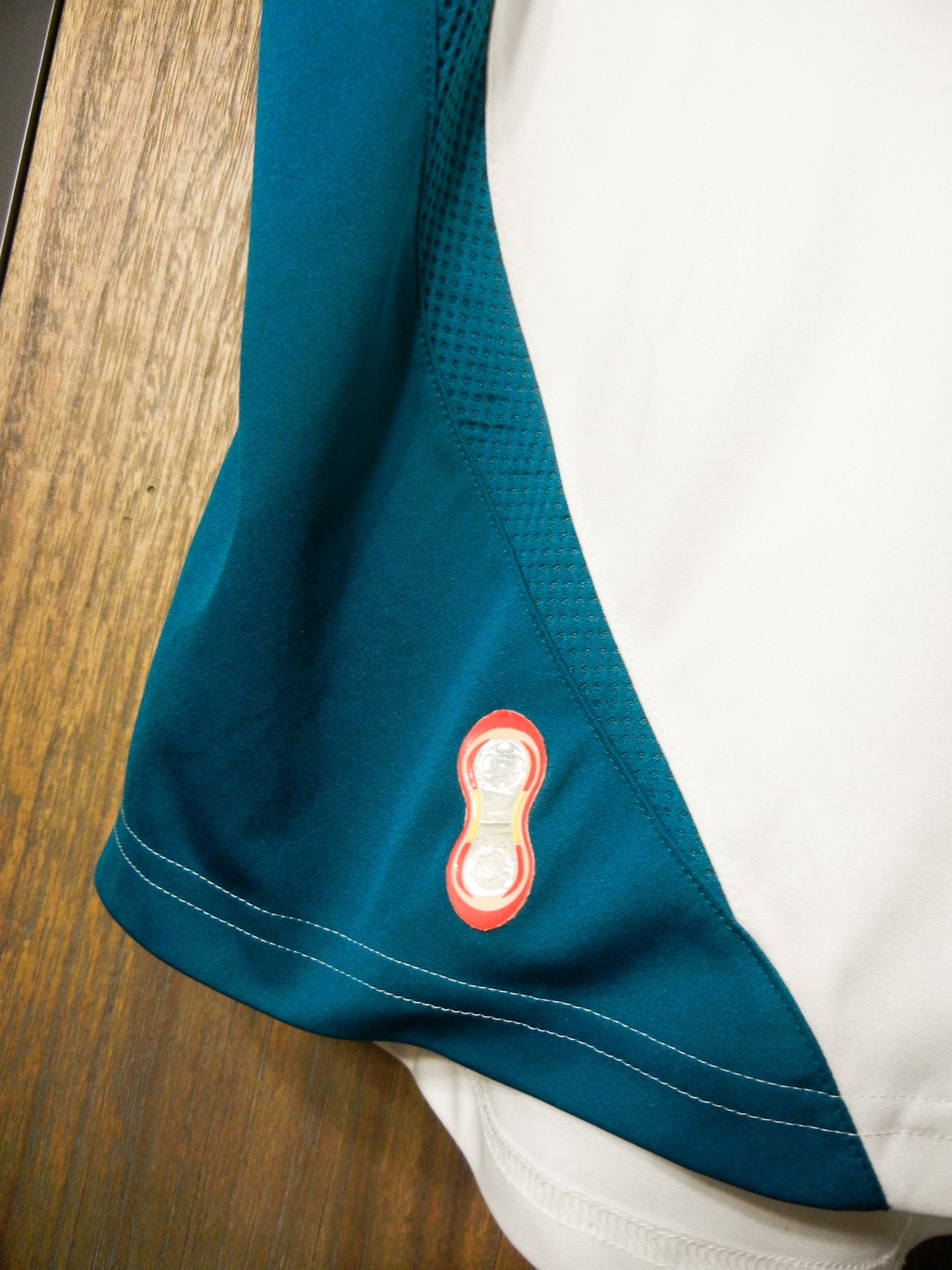 Liverpool 2006/2007 Third Jersey – Steven Gerrard #8 – L – Green & White Adidas Shirt (MPN: 053294)