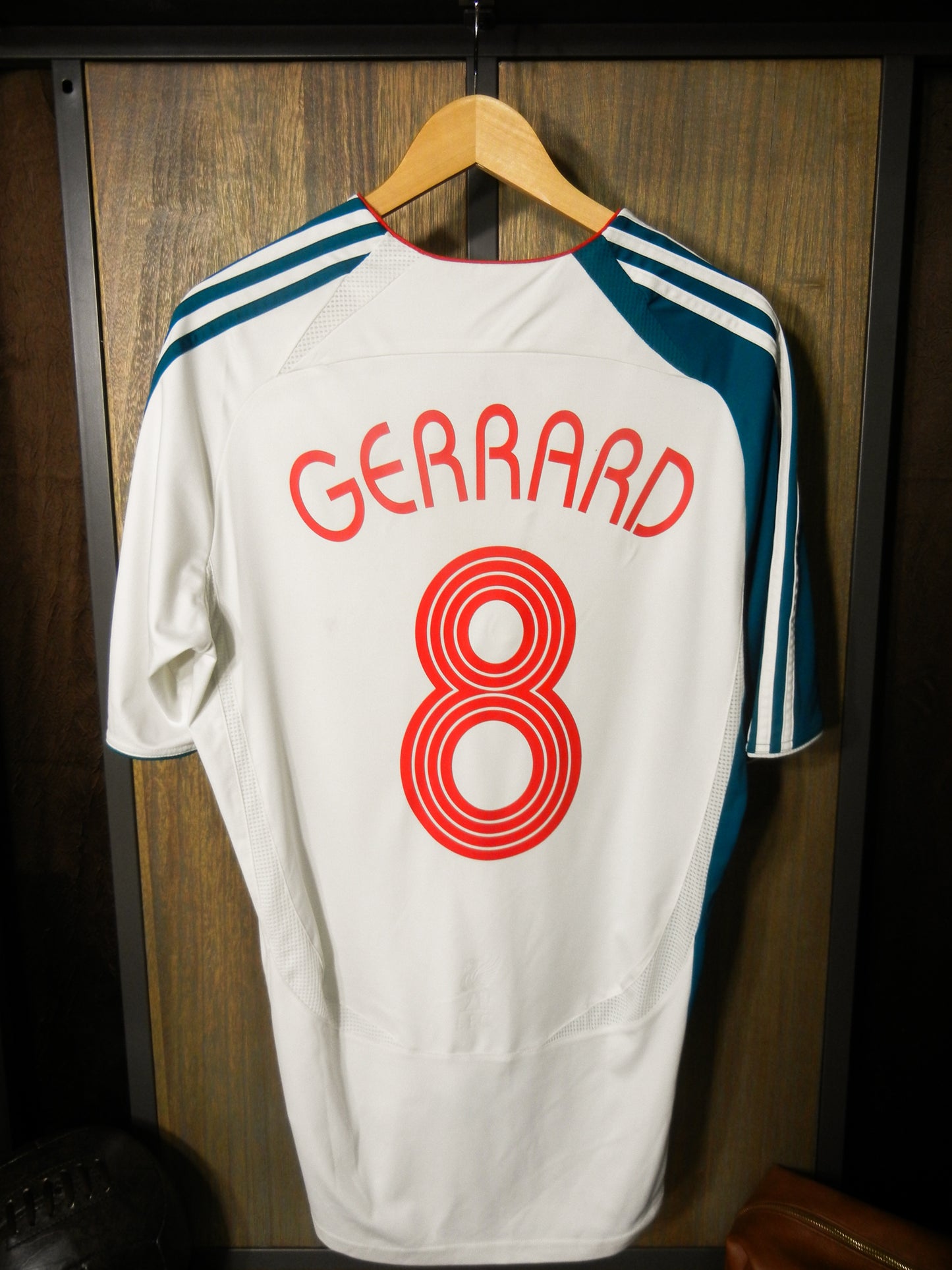 Liverpool 2006/2007 Third Jersey – Steven Gerrard #8 – L – Green & White Adidas Shirt (MPN: 053294)