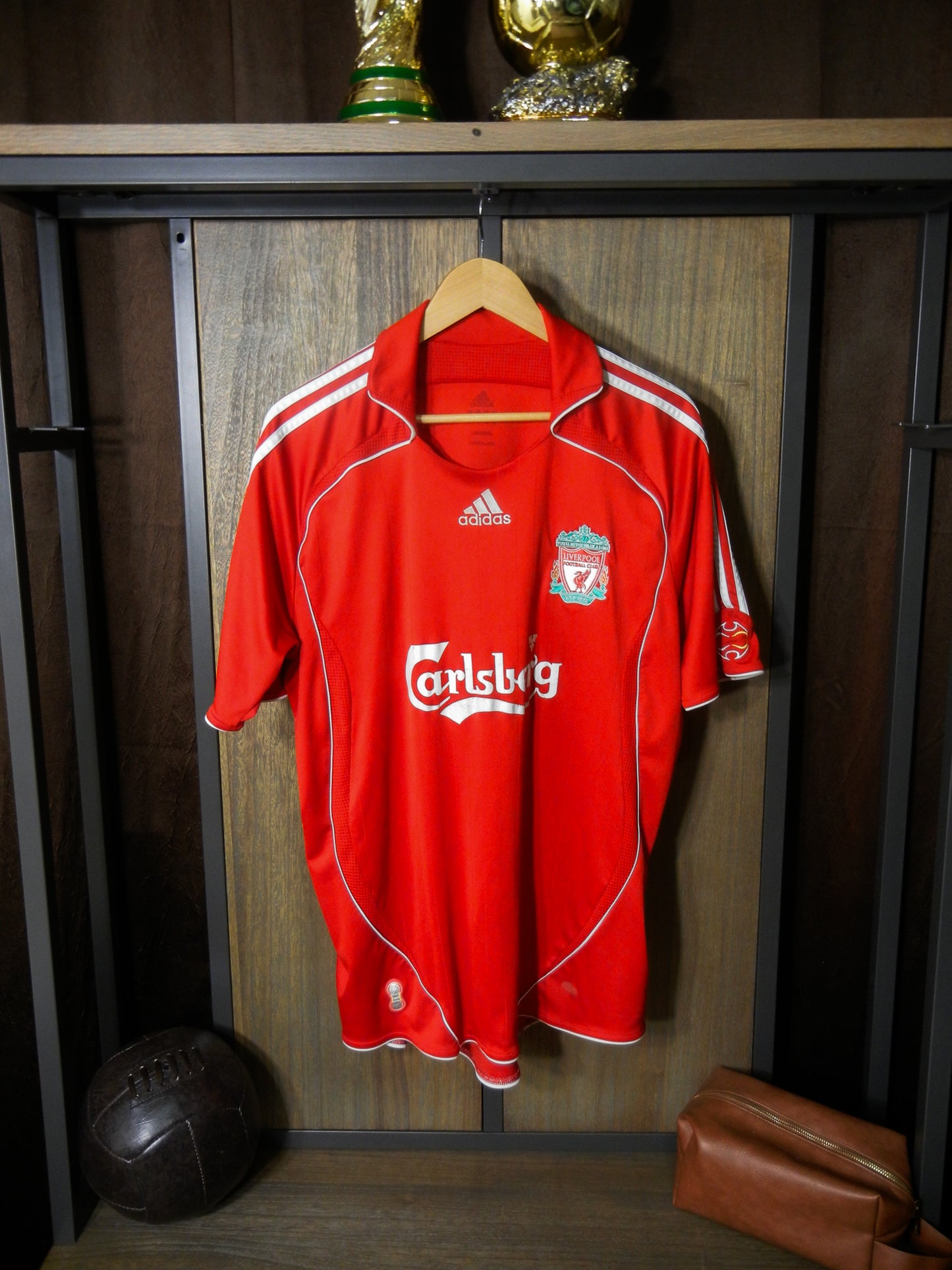 Liverpool 2006–2008 Home Jersey – Steven Gerrard #8 – L – Red Adidas Shirt (MPN: 053327)