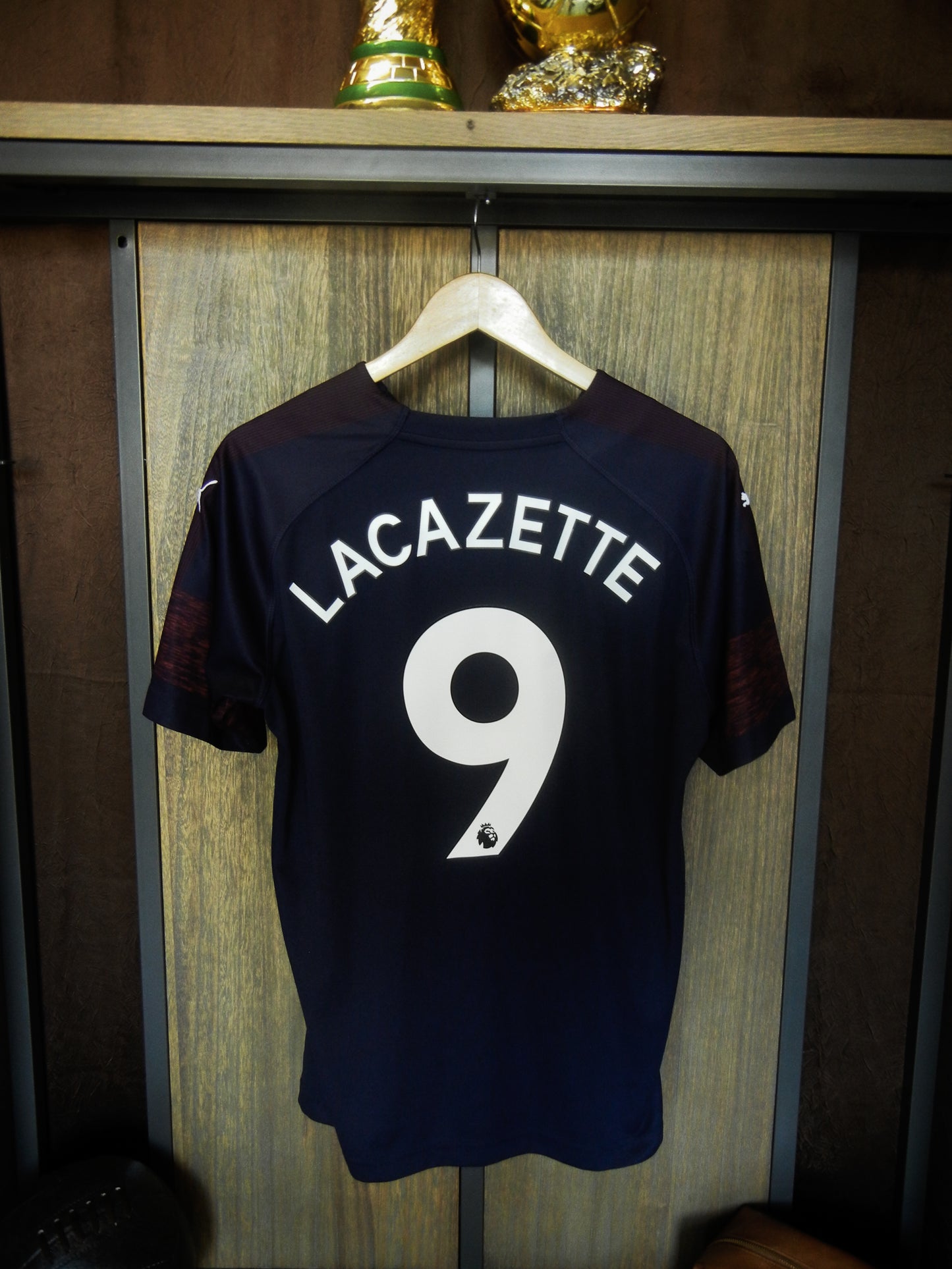 Arsenal 2018/2019 Away Jersey – Lacazette #9 – Medium – Navy & Volt Puma Shirt (MPN: 753213-13)