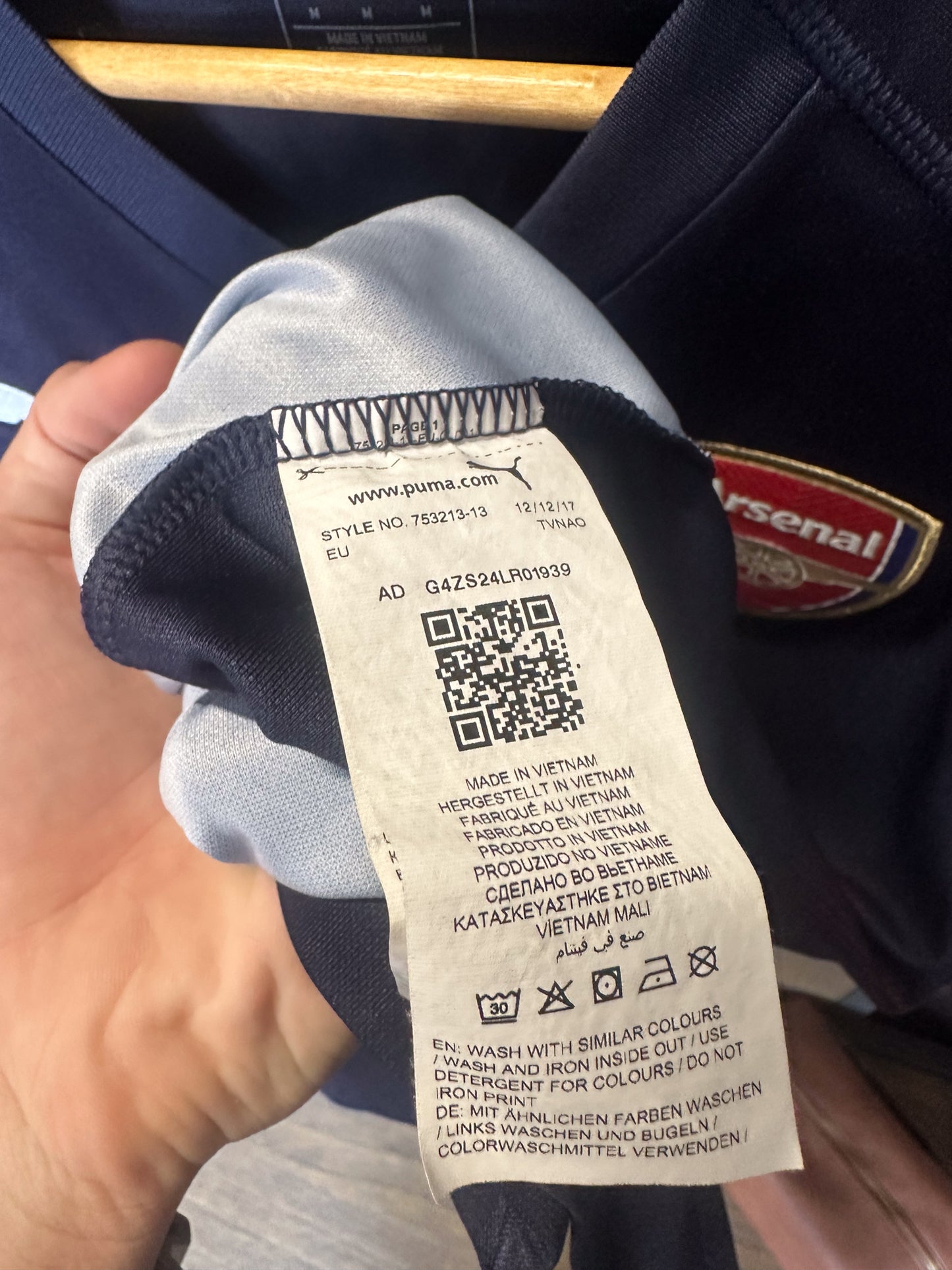 Arsenal 2018/2019 Away Jersey – Lacazette #9 – Medium – Navy & Volt Puma Shirt (MPN: 753213-13)