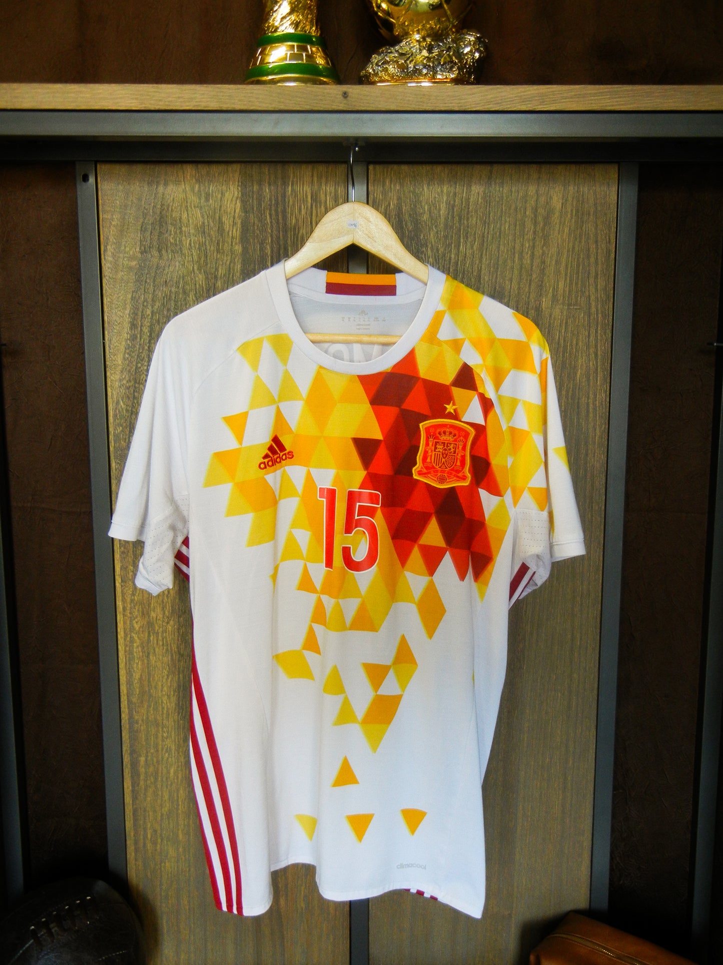 Spain 2016/2017 Away Jersey – Sergio Ramos #15 – XL – White Adidas Shirt (MPN: AA0830)