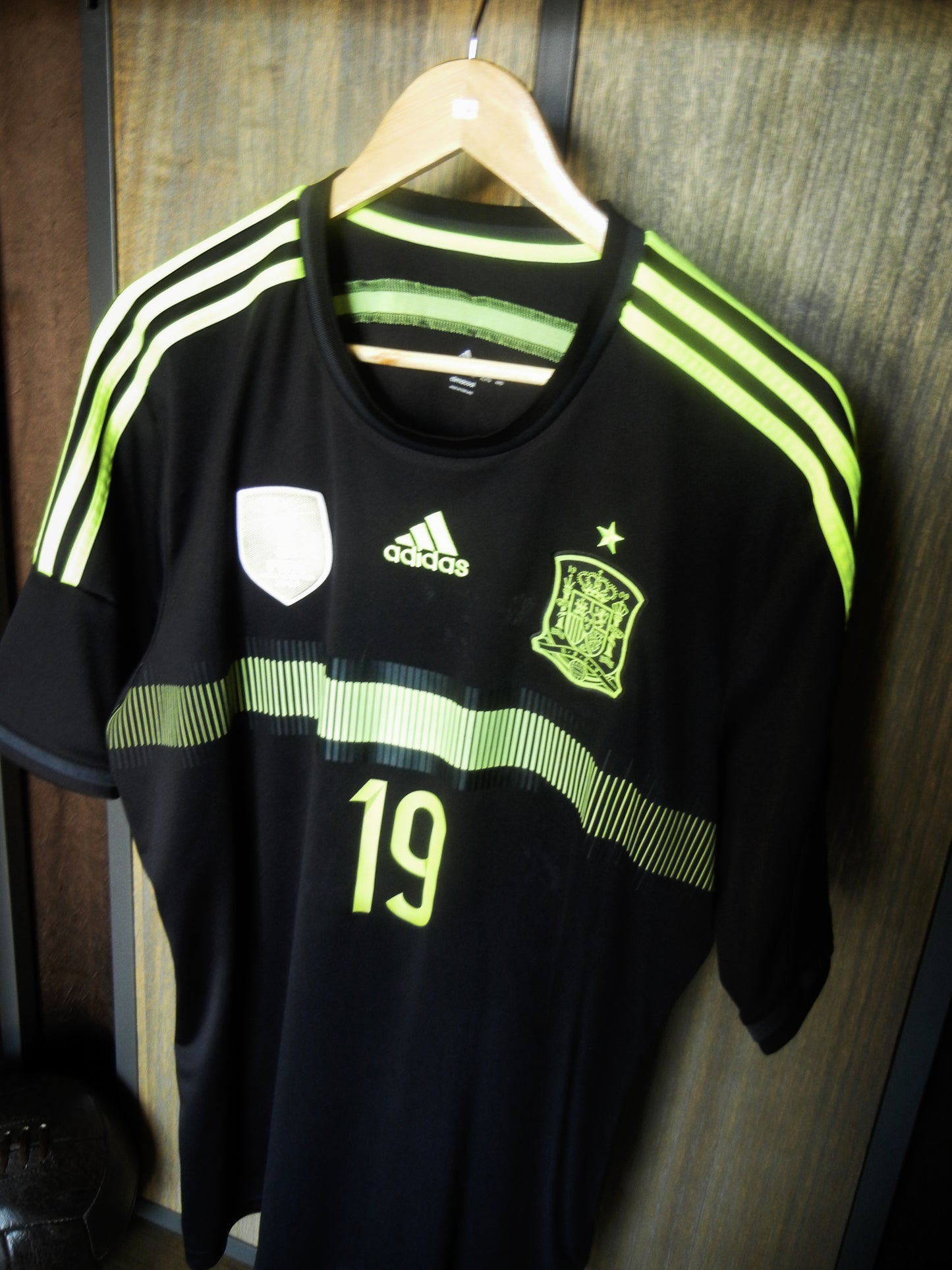 Spain 2013/2015 Away Jersey – Diego Costa #19 – XL – Black Adidas Shirt (MPN: F39821)