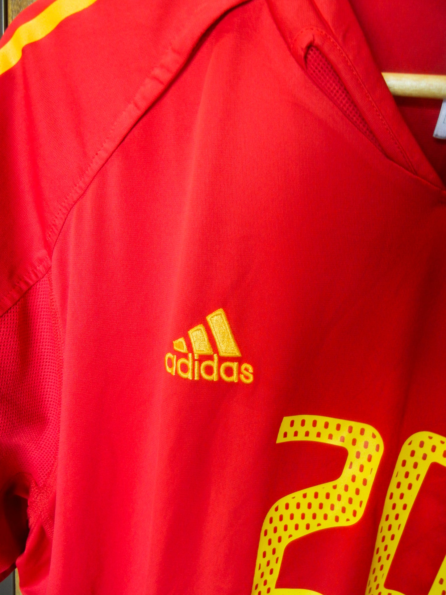 Spain 2004/2006 Home Jersey – Xavi #20 – Size L – Red Adidas Shirt (MPN: 600179)