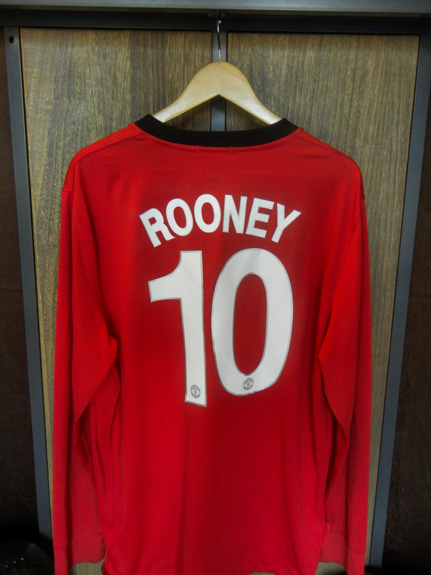 Manchester United 2009/2010 Home Long Sleeve Jersey – Rooney #10 – Size XL – Red Nike Shirt (MPN: HO090408SYS)