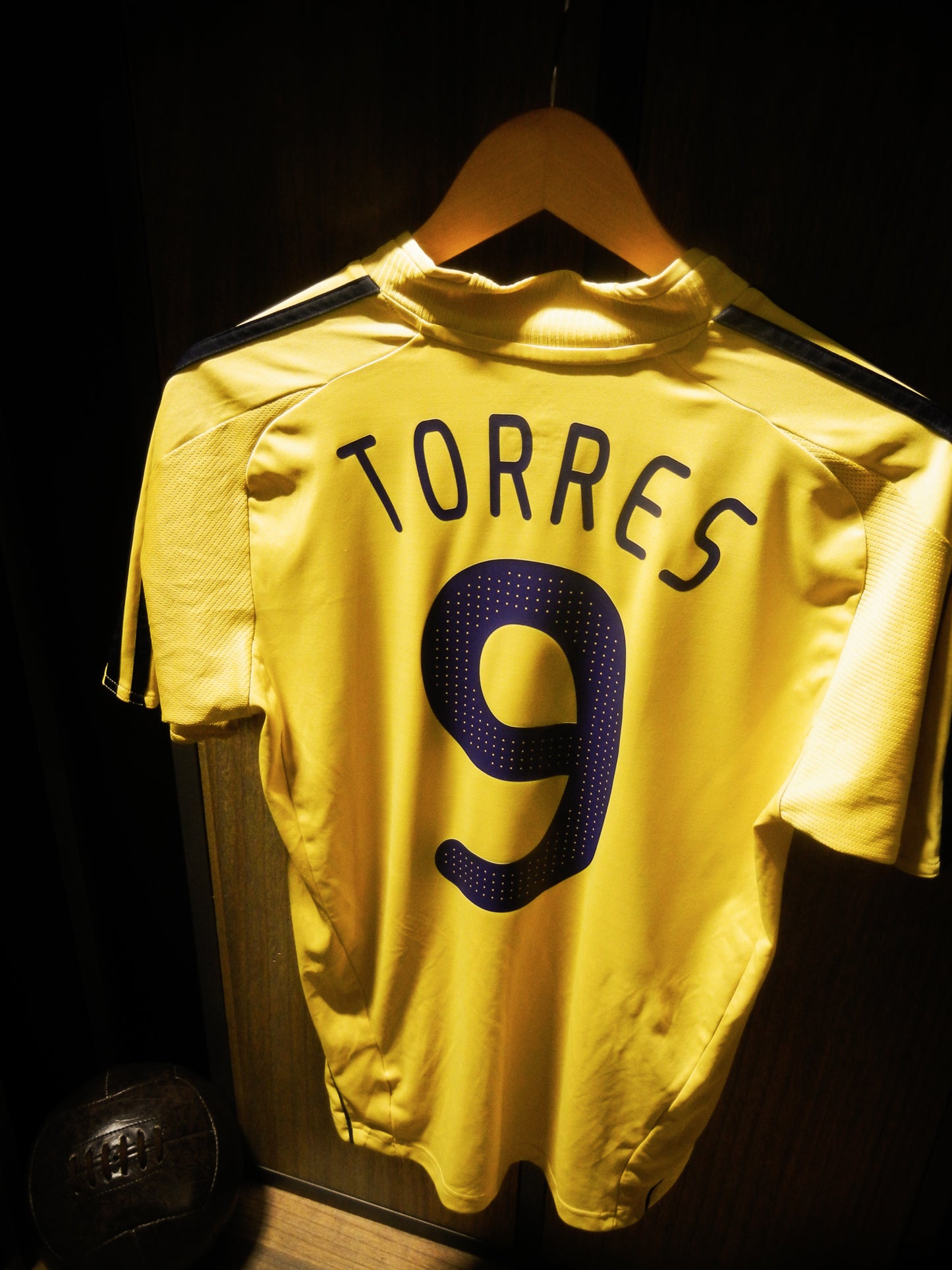 Spain 2008/10 Away Jersey – Fernando Torres #9 – Size M – Yellow Adidas Shirt (MPN: 614172)