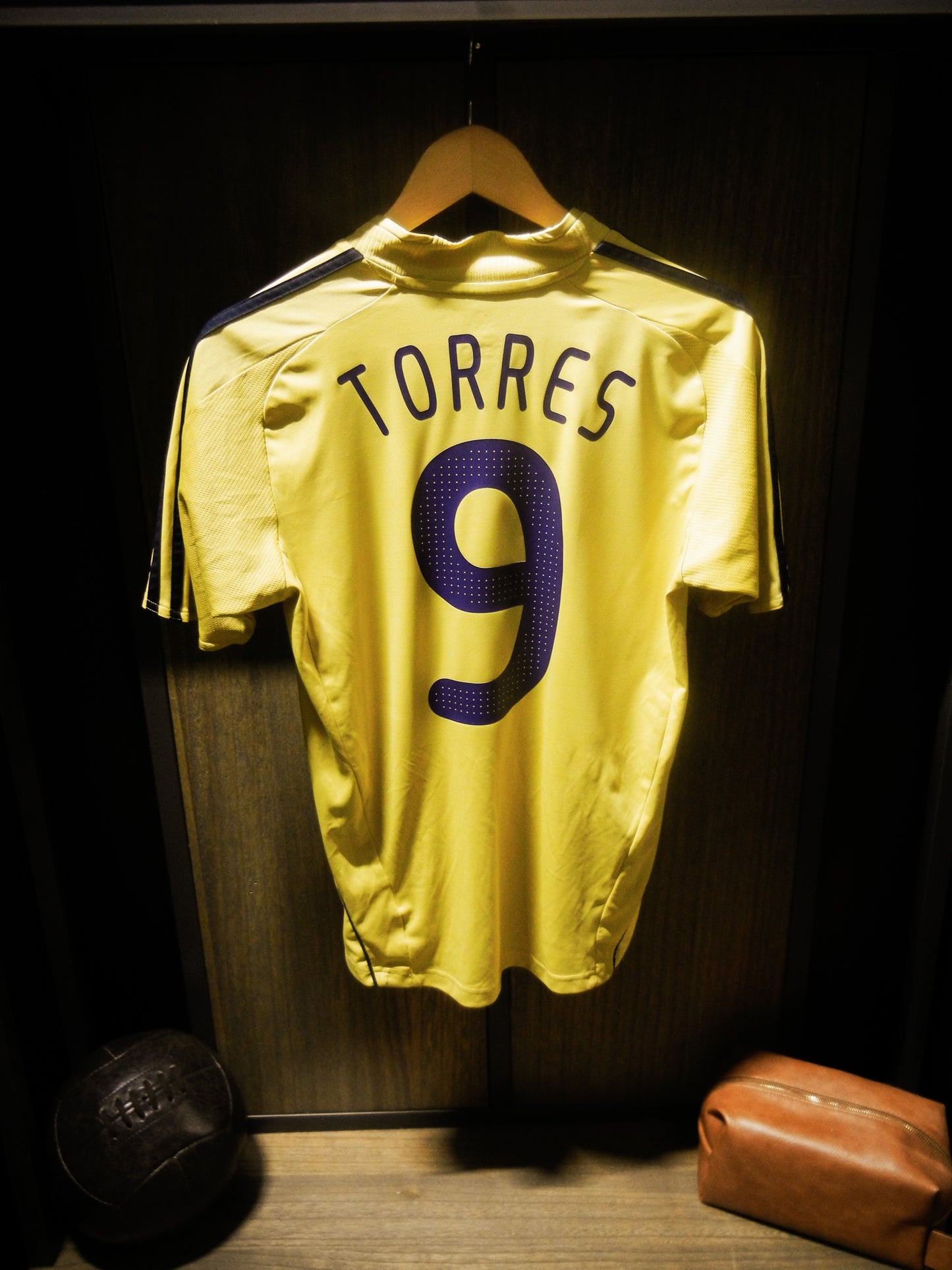 Spain 2008/10 Away Jersey – Fernando Torres #9 – Size M – Yellow Adidas Shirt (MPN: 614172)