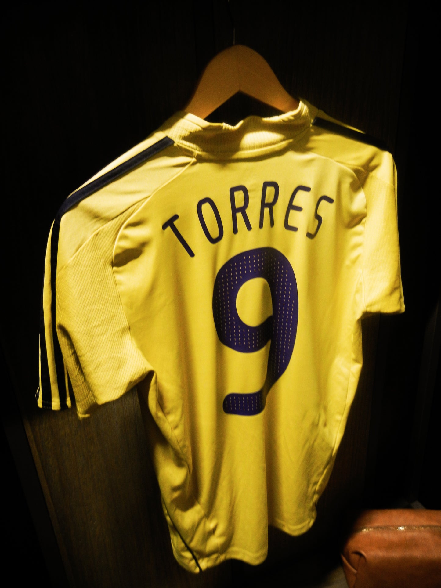 Spain 2008/10 Away Jersey – Fernando Torres #9 – Size M – Yellow Adidas Shirt (MPN: 614172)