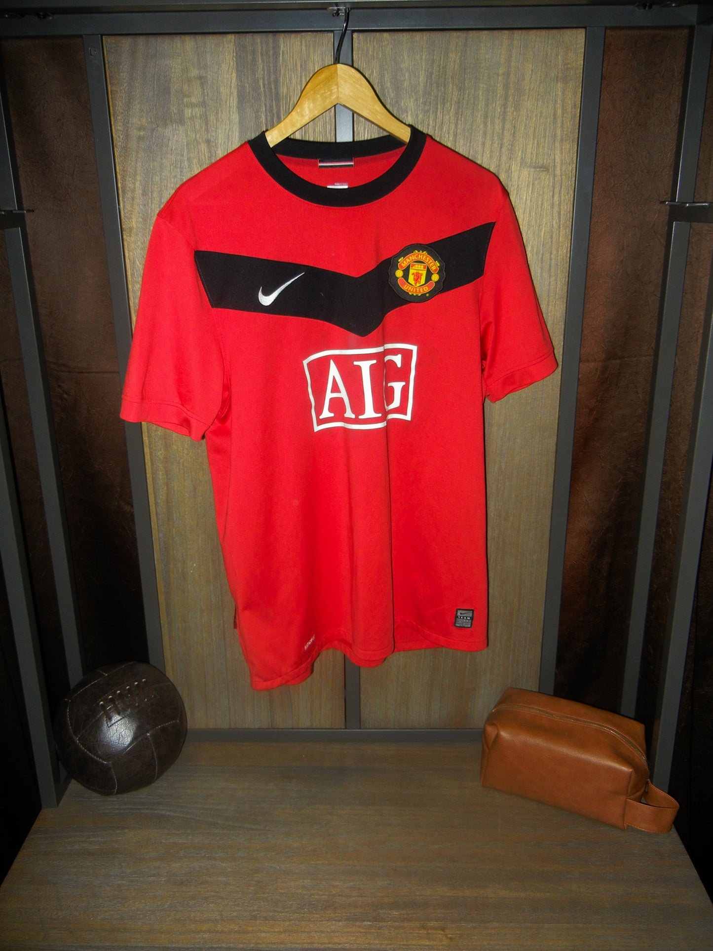 Manchester United 2009/10 Home Jersey – Wayne Rooney #10 – Size L – Red Nike Shirt (MPN: 355091-623)