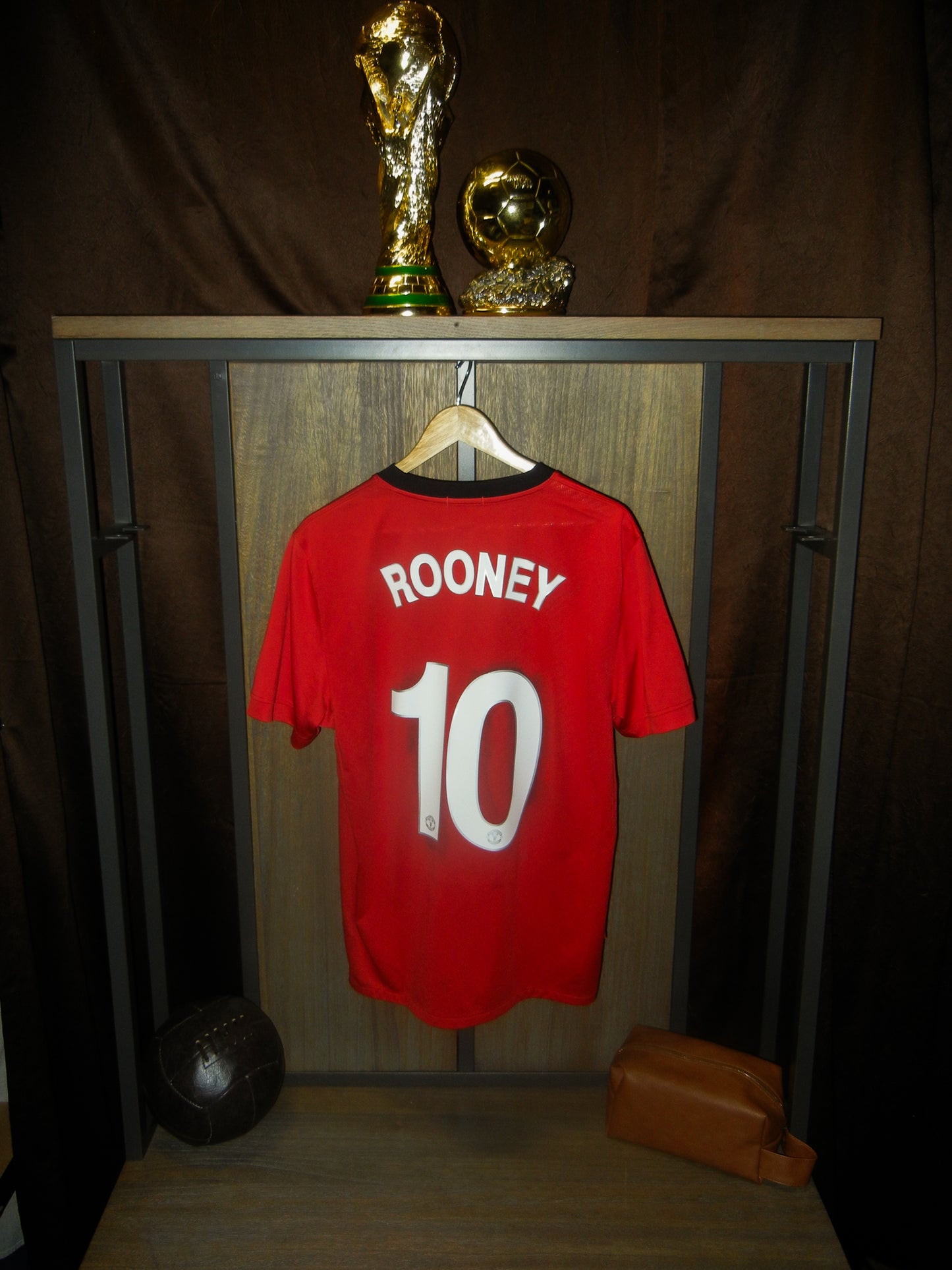 Manchester United 2009/10 Home Jersey – Wayne Rooney #10 – Size L – Red Nike Shirt (MPN: 355091-623)