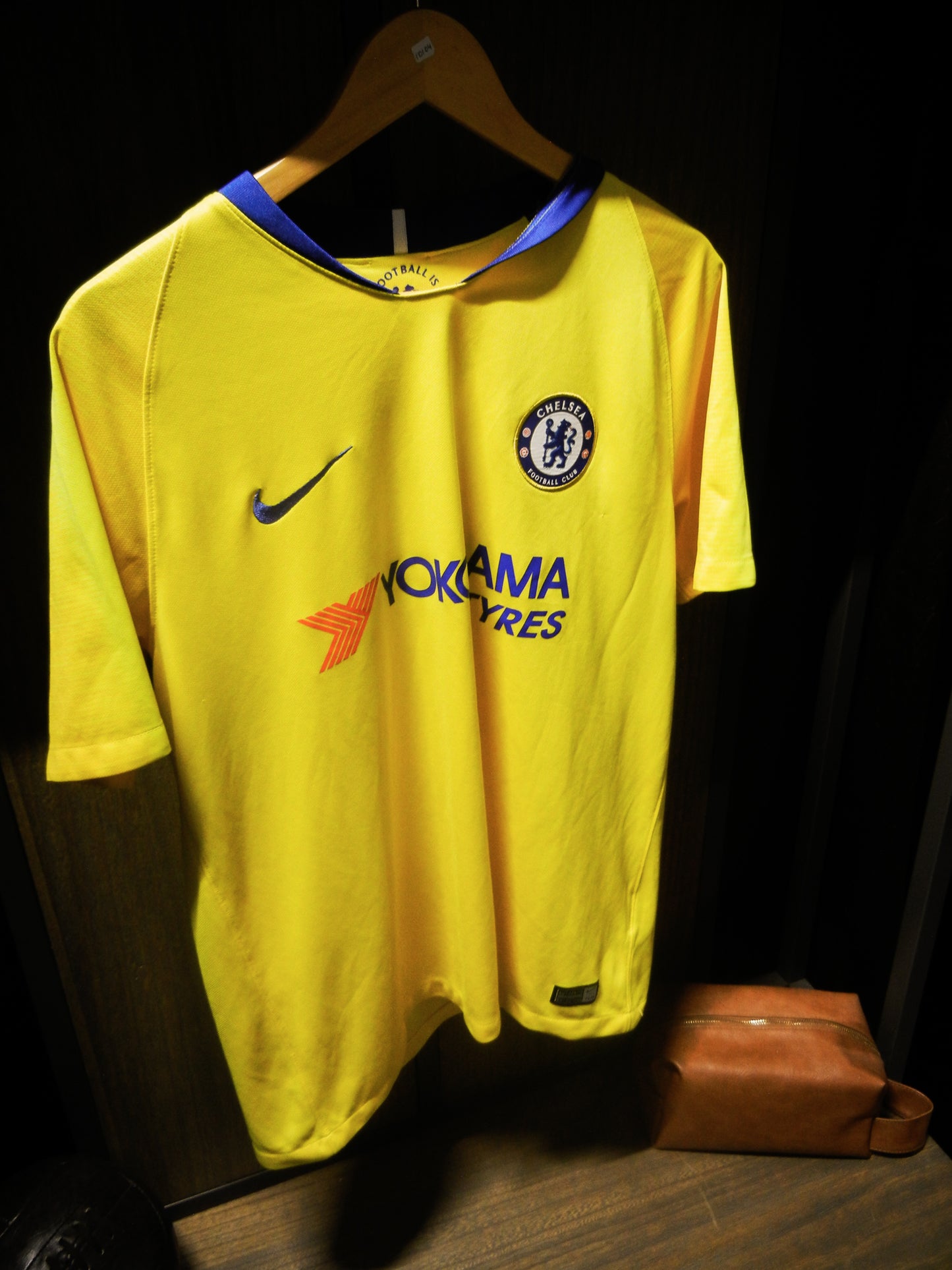 Chelsea 2018/2019 Away Jersey – Jorginho #5 – Large – Yellow Nike Shirt (MPN: 919008-720)