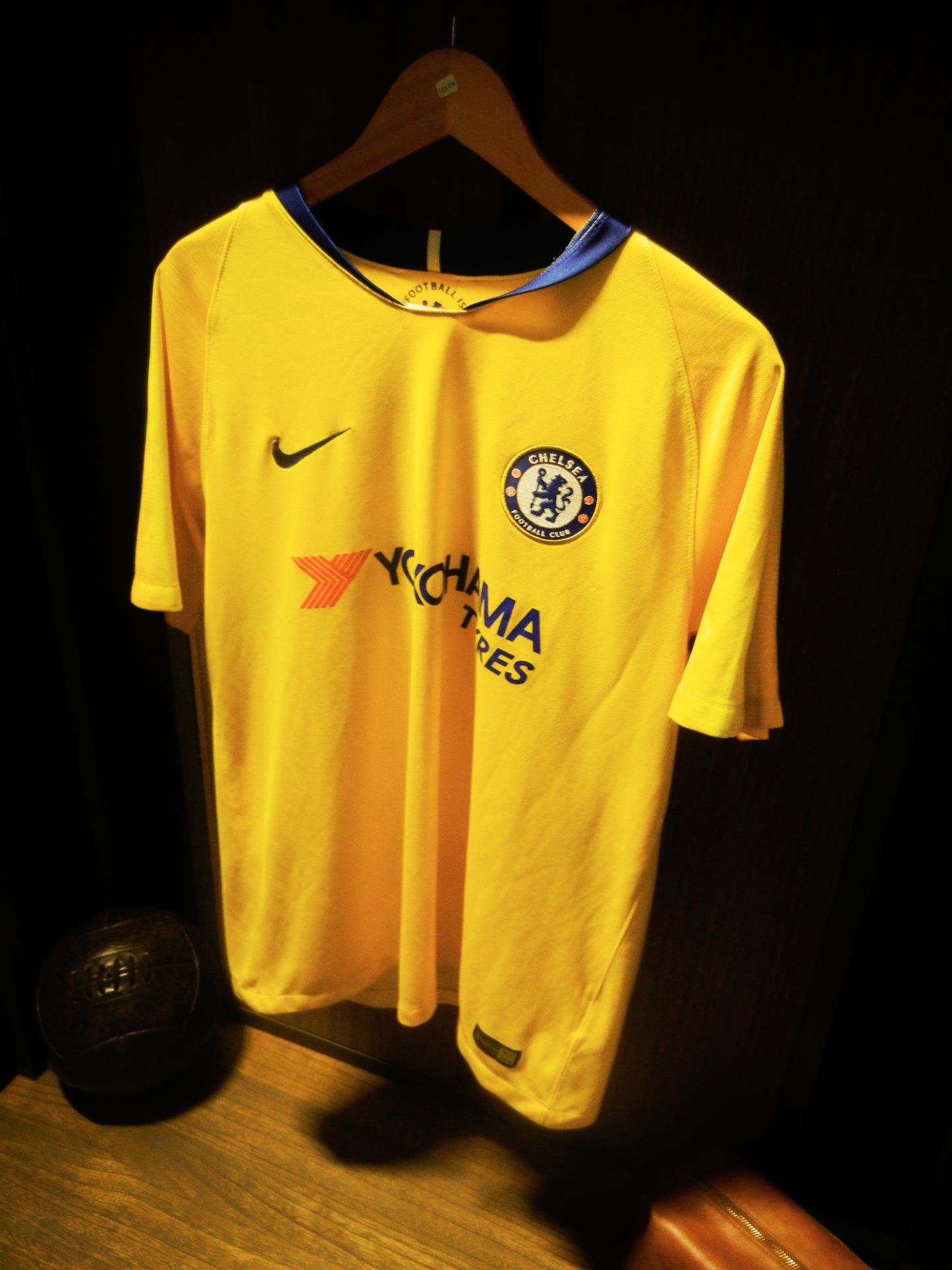 Chelsea 2018/2019 Away Jersey – Jorginho #5 – Large – Yellow Nike Shirt (MPN: 919008-720)